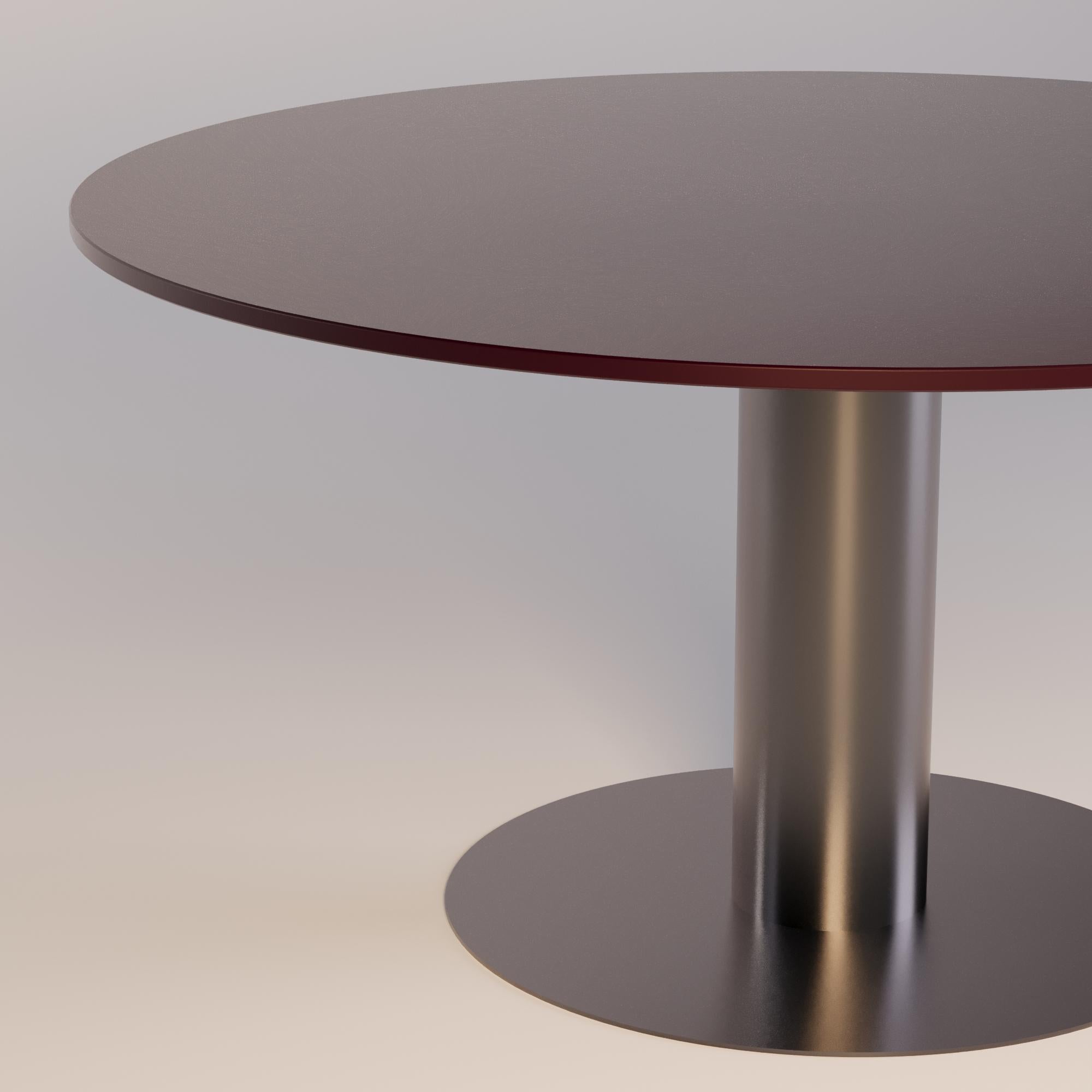 La table ronde Dawn 

La table de bar Dawn s'adapte sans effort à une variété d'environnements, assurant une atmosphère raffinée pour chaque occasion. Son esthétique contemporaine et sa composition durable assurent à la fois beauté et