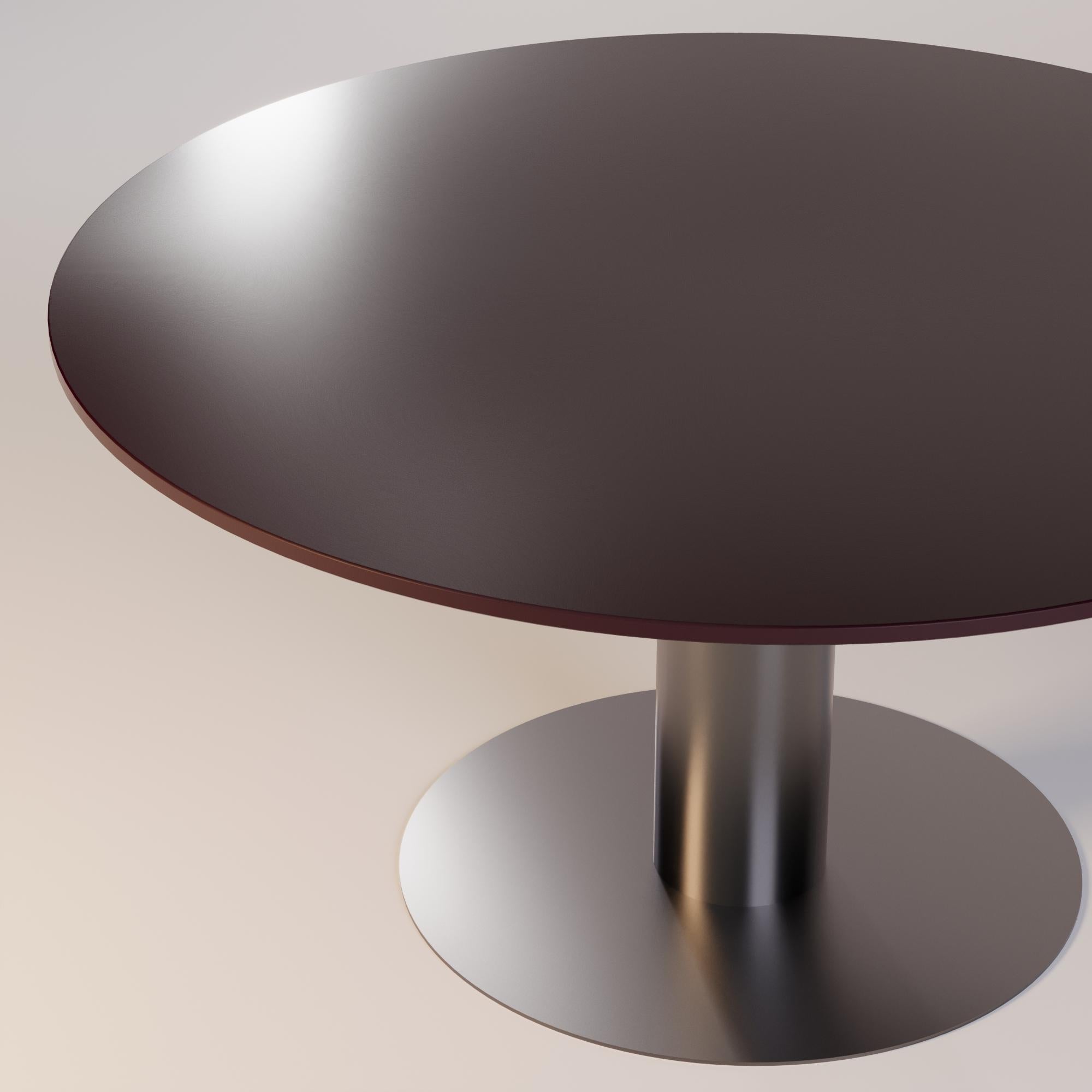 Moderne Table de salle à manger ronde d'extérieur avec finition en acier inoxydable en vente