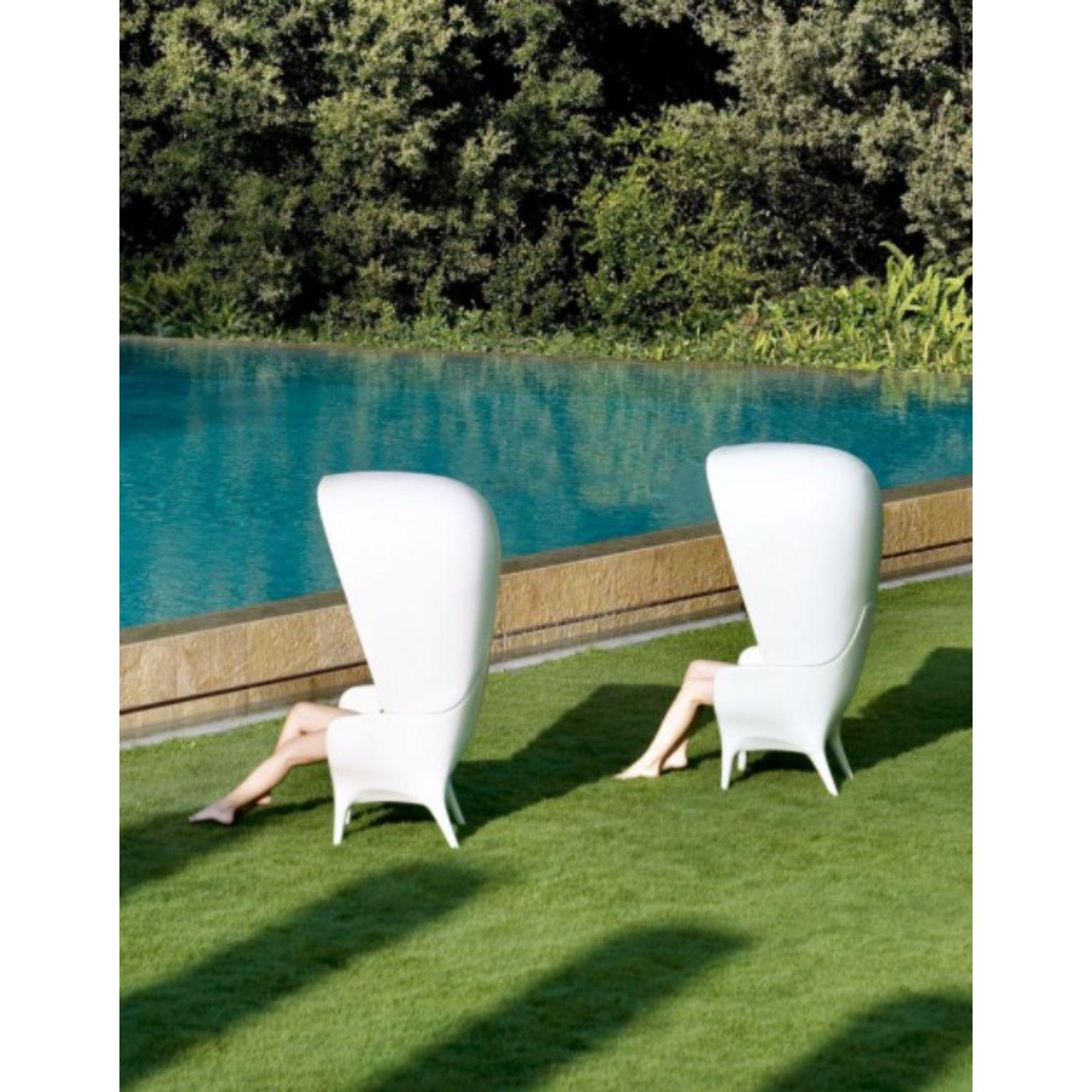 Modern Outdoor Showtime Armchair with Cover by Jaime Hayon