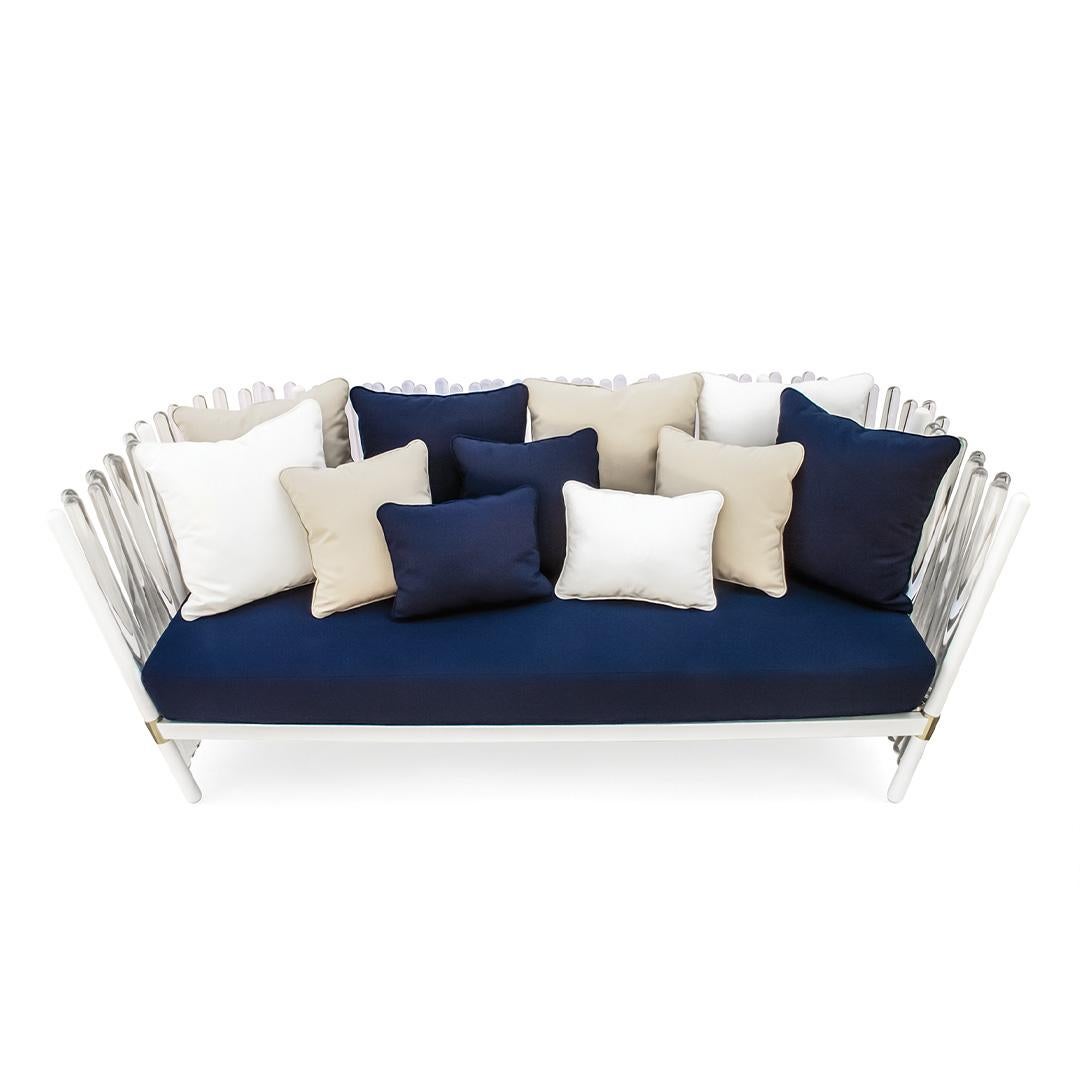 Houdini - Outdoor sofa

Luxurious outdoor armchair made with Metallic Structure: white matte stainless steel, Structure Details: gold plated stainless steel, Rods in clear acrylic, Upholstery: Navy Blue Acrylic fabric

Hold by lacquered stainless