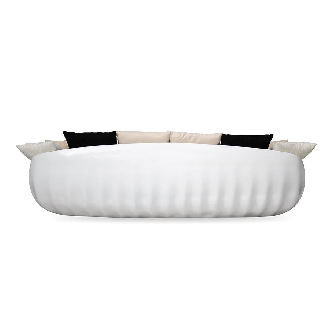 Portuguese Contemporary Outdoor Lounger in Black Upholstery and White Shell Design For Sale