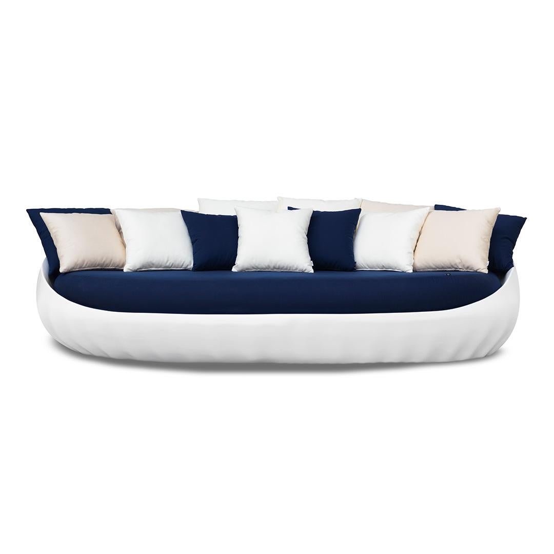 Pearl, outdoor sofa

Luxurious outdoor sofa made with structure: white matte fiberglass structure shell, upholstery: acrylic fabric

The Pearl sofa is a stunning piece of outdoor furniture that is designed to provide both comfort and luxury to your