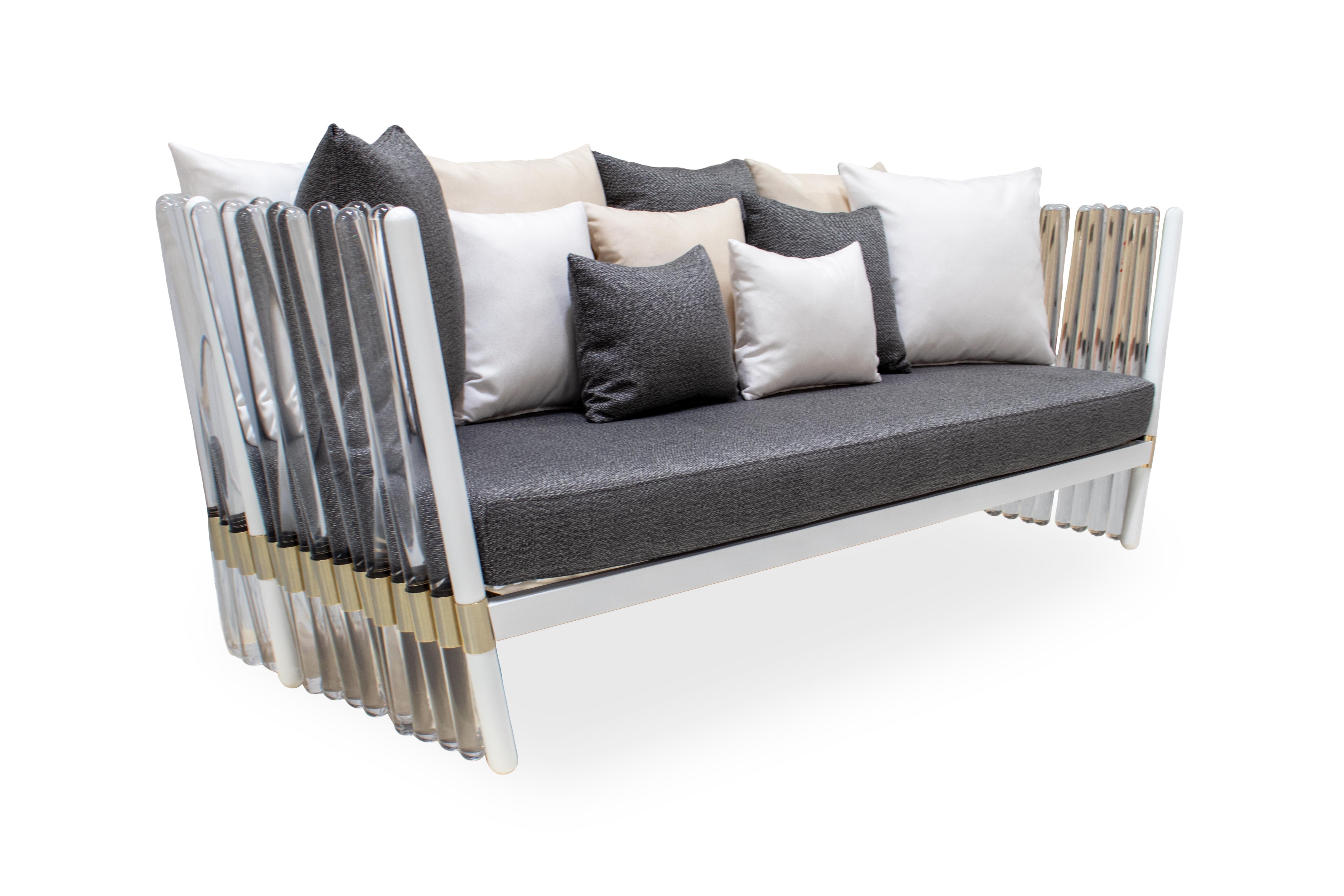 Elegant Houdini Patio Couch with Acrylic Details and Gold Stainless Steel Frame In New Condition For Sale In Santo Tirso, PT