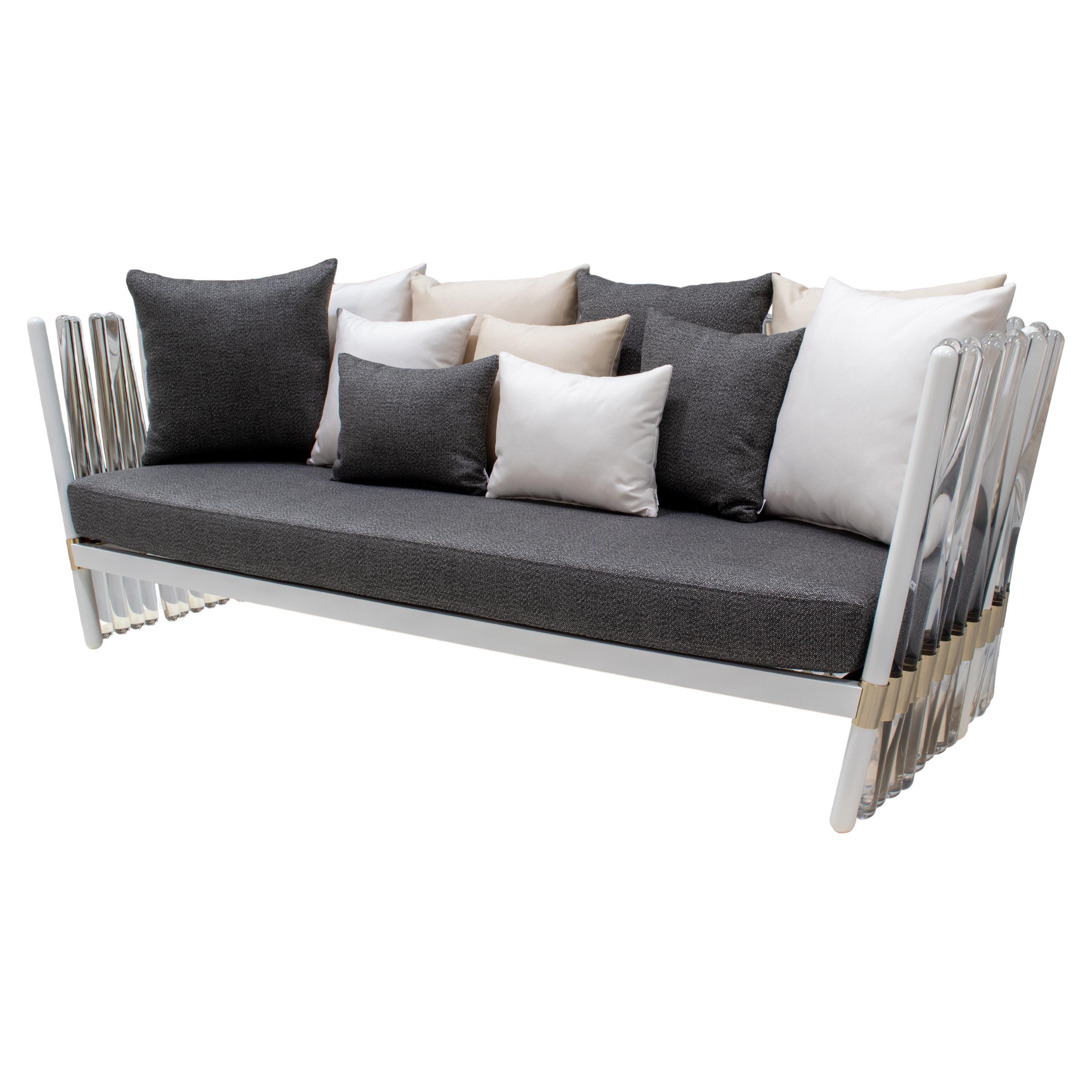Elegante Houdini-Terrassenkommode mit Acryldetails und Rahmen aus Goldstahl von Houdini