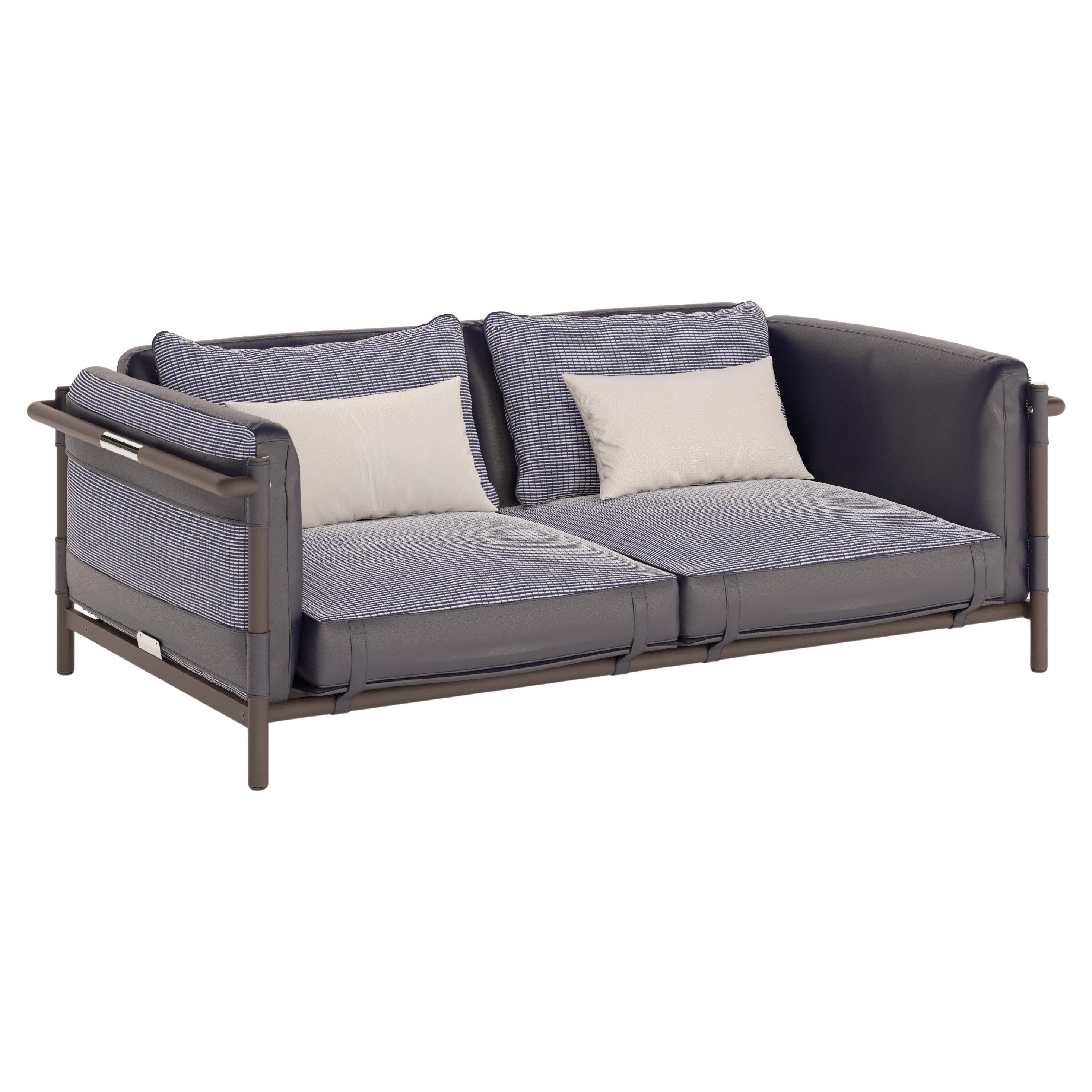 Divano per esterni con cinghie in pelle e tessuti impermeabili