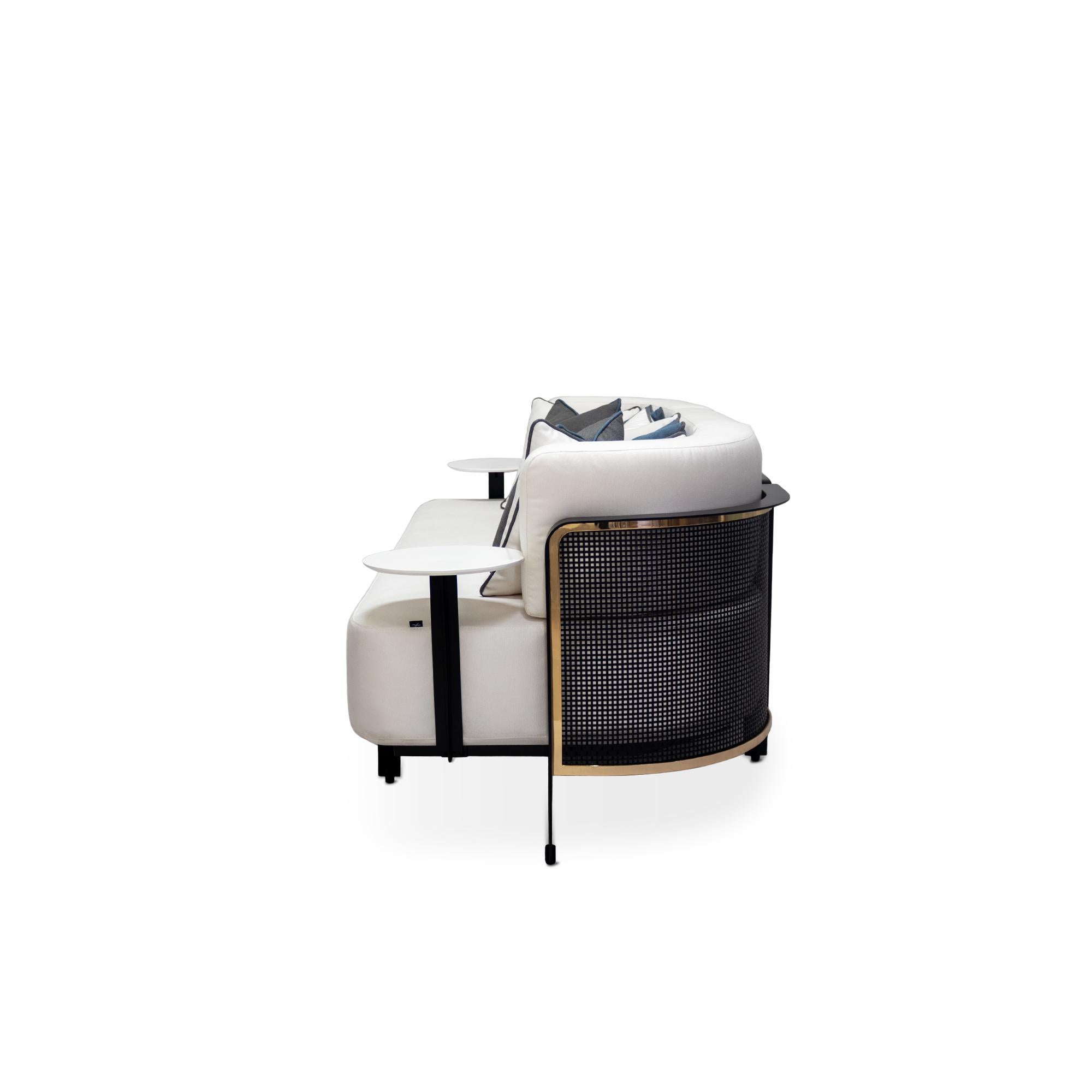 Polar Sofa für draußen

Das zweisitzige Sofa Polar ist die perfekte Mischung aus Raffinesse und moderner Eleganz, die jeden Raum aufwertet. Die anmutige, abgerundete Form und die minimalistischen Linien schaffen eine ruhige, einladende Atmosphäre,