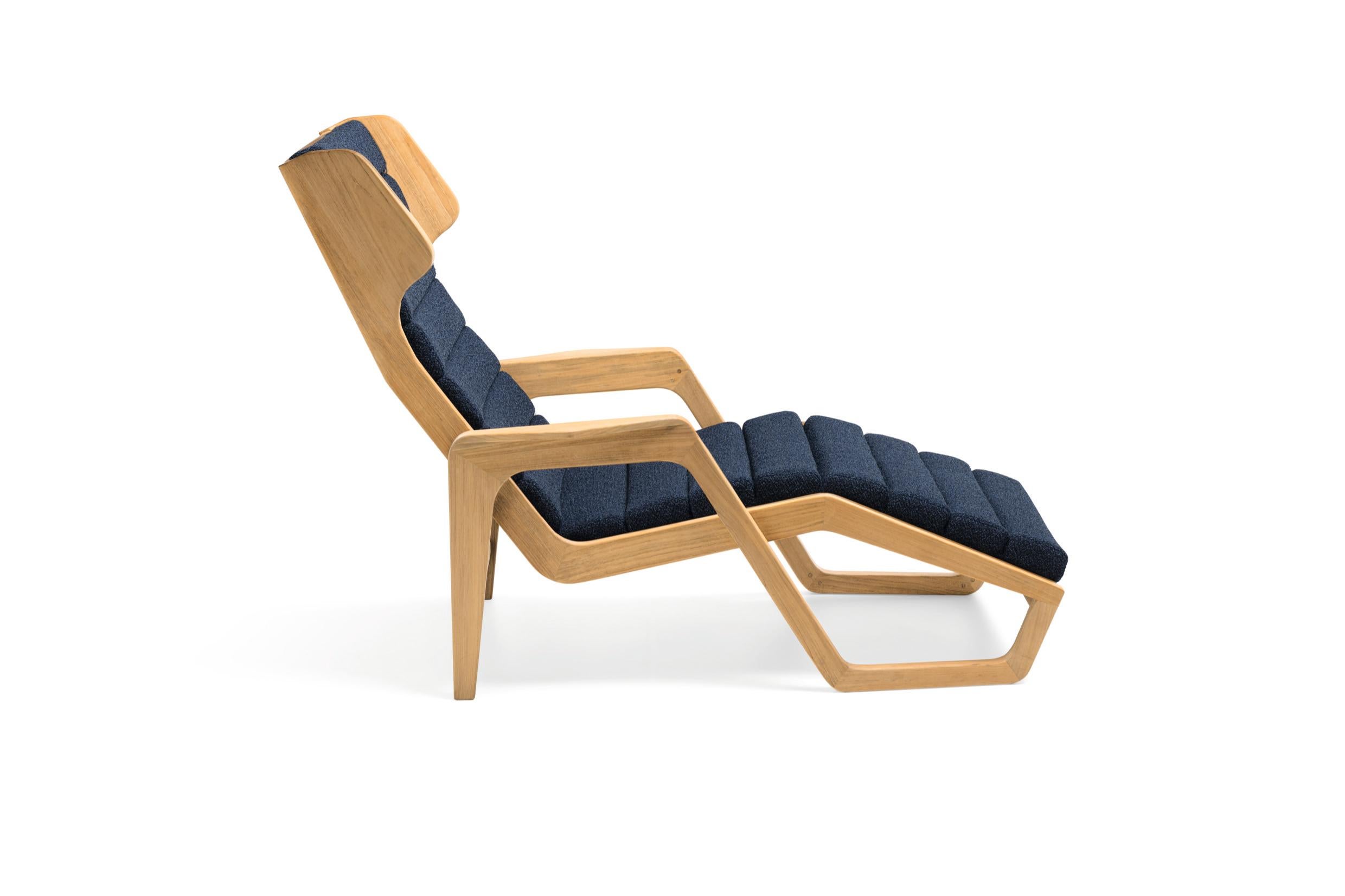 Outdoor Solid Wood Armchair Molteni&C by Giò Ponti Design D.150.5
The D.150.5 solid wood chaise longue, designed by Gio Ponti for the cruise ship Andrea Doria in 1952, is back. Recreating an iconic design by Gio Ponti for outdoor spaces, the D.150.5