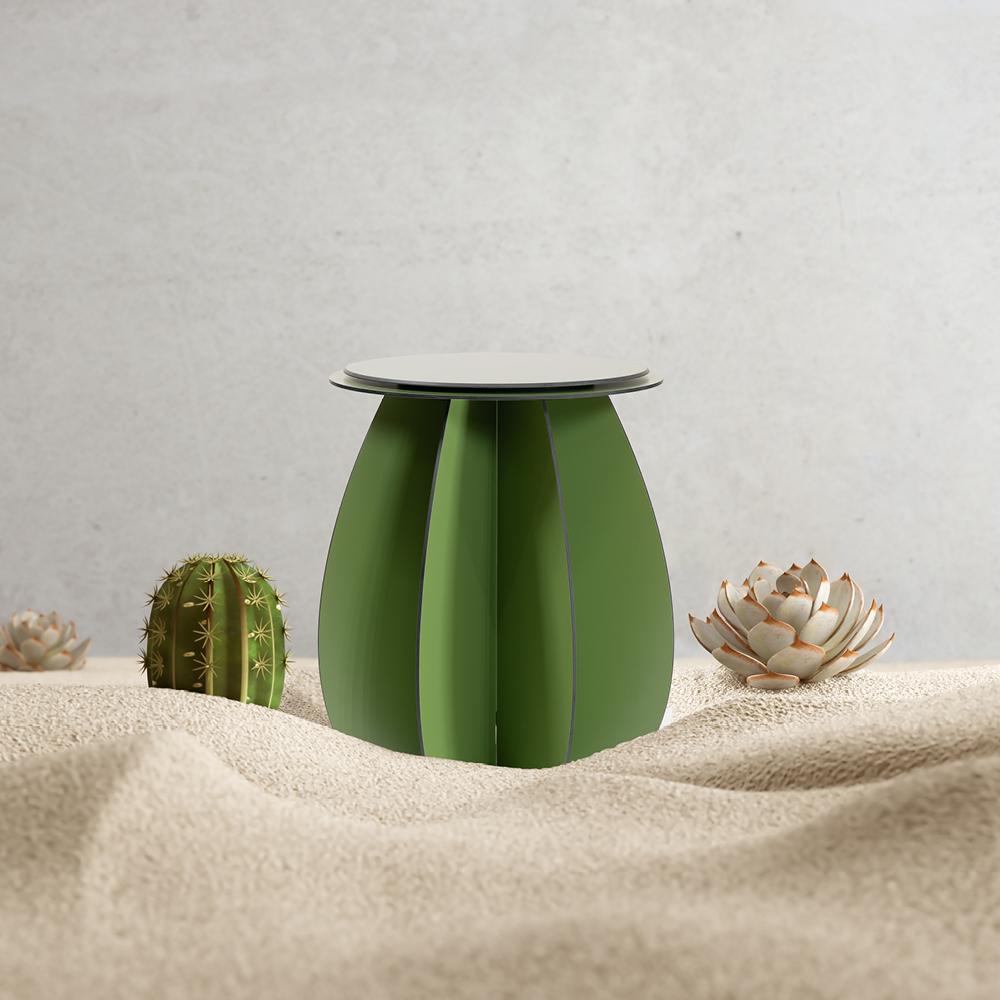 Le tabouret Cholla, conçu par Florence Bourel, est un meuble polyvalent qui convient aux espaces intérieurs, aux balcons ensoleillés ou autour des piscines.

Cholla incarne un optimisme naturel avec sa forme inspirée du cactus, ses lignes douces et