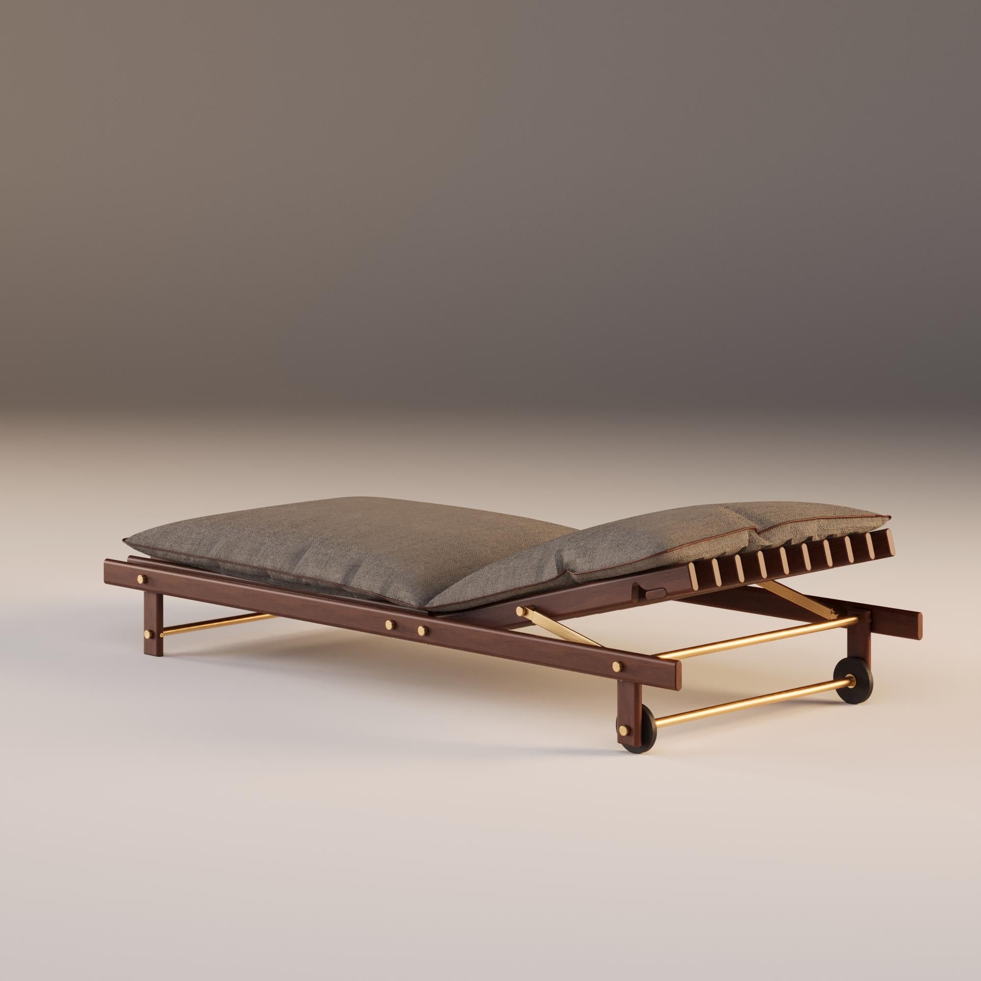 Moderno Lettino da esterno con struttura in Iroko in vendita