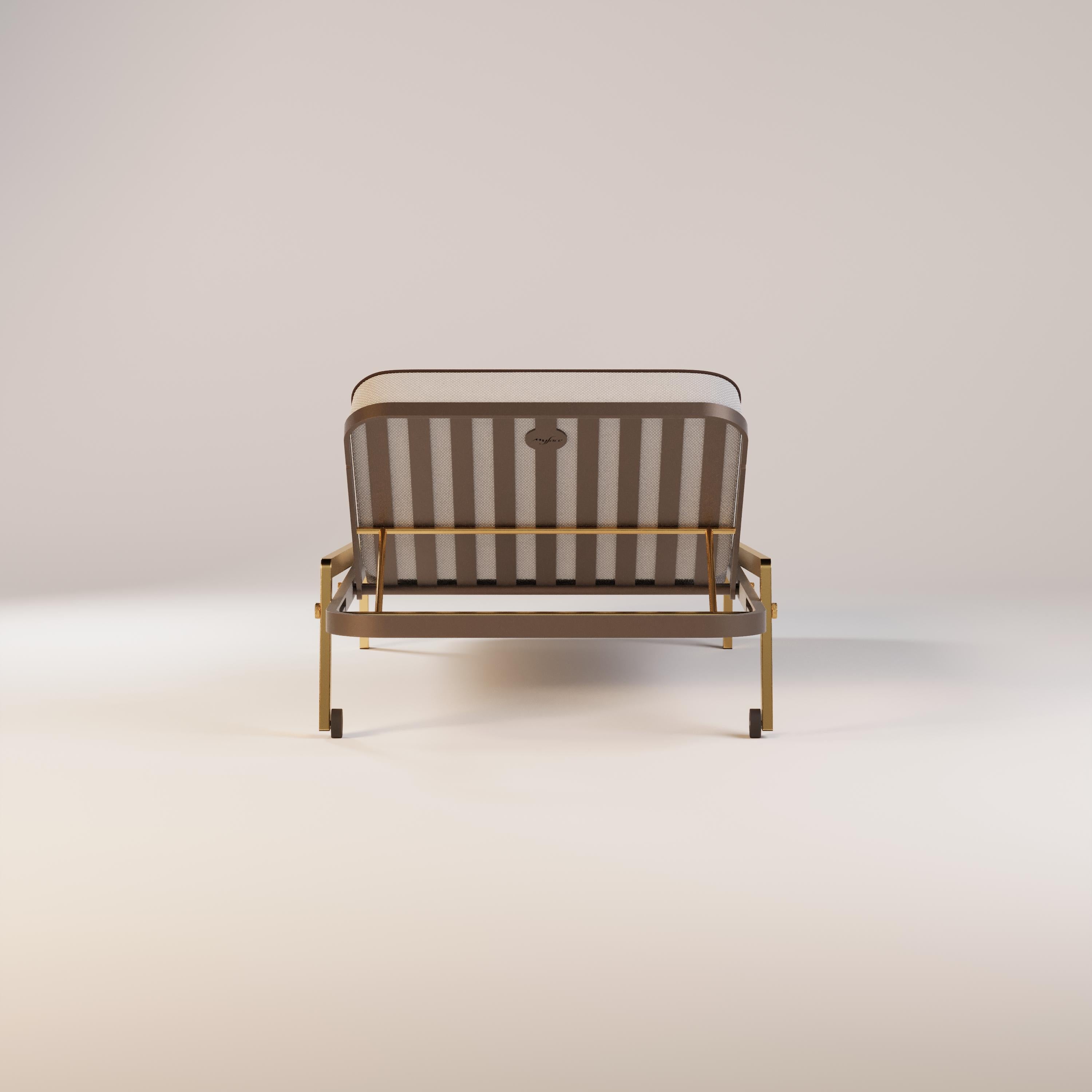 Tumbona exterior Ribbon 

Diseñada con materiales de primera calidad para ofrecer una calidad y durabilidad inigualables, la Tumbona Ribbon combina funcionalidad y elegancia, convirtiéndola en una auténtica declaración de elegancia e innovación. Su
