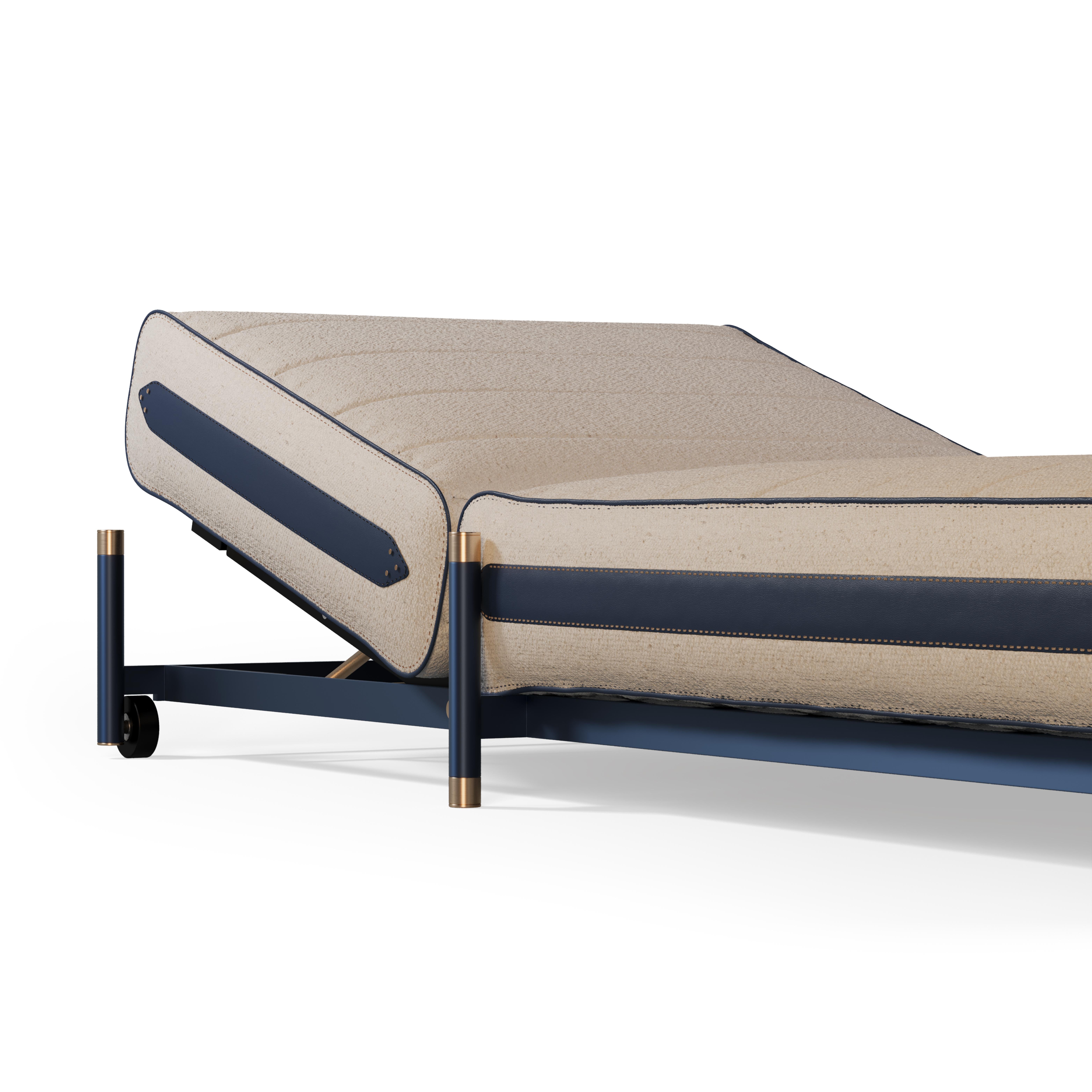 Vogue Outdoor-Sonnenliege

Die Vogue-Sonnenliege ist von den besten Marken und ikonischen Stücken aus der Welt der Mode inspiriert. Er verbindet Komfort, Eleganz und Charme und besticht durch sein raffiniertes Design mit Lederdetails und goldenen