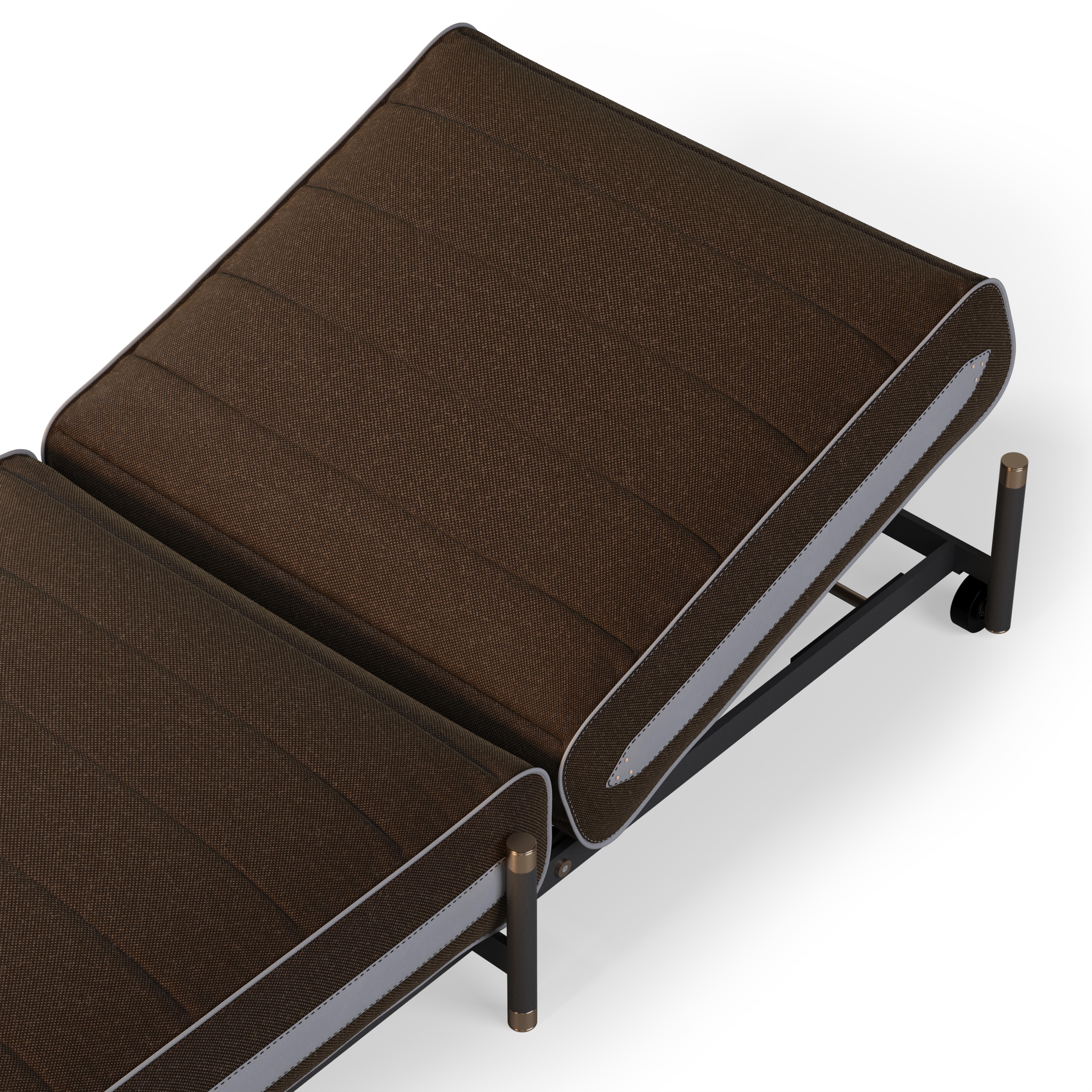 Tumbona de exterior Vogue

La tumbona Vogue se inspira en las mejores marcas y piezas icónicas del mundo de la moda. Combina comodidad, elegancia y encanto, y destaca por su diseño refinado, con detalles de cuero y detalles dorados. Su tapicería