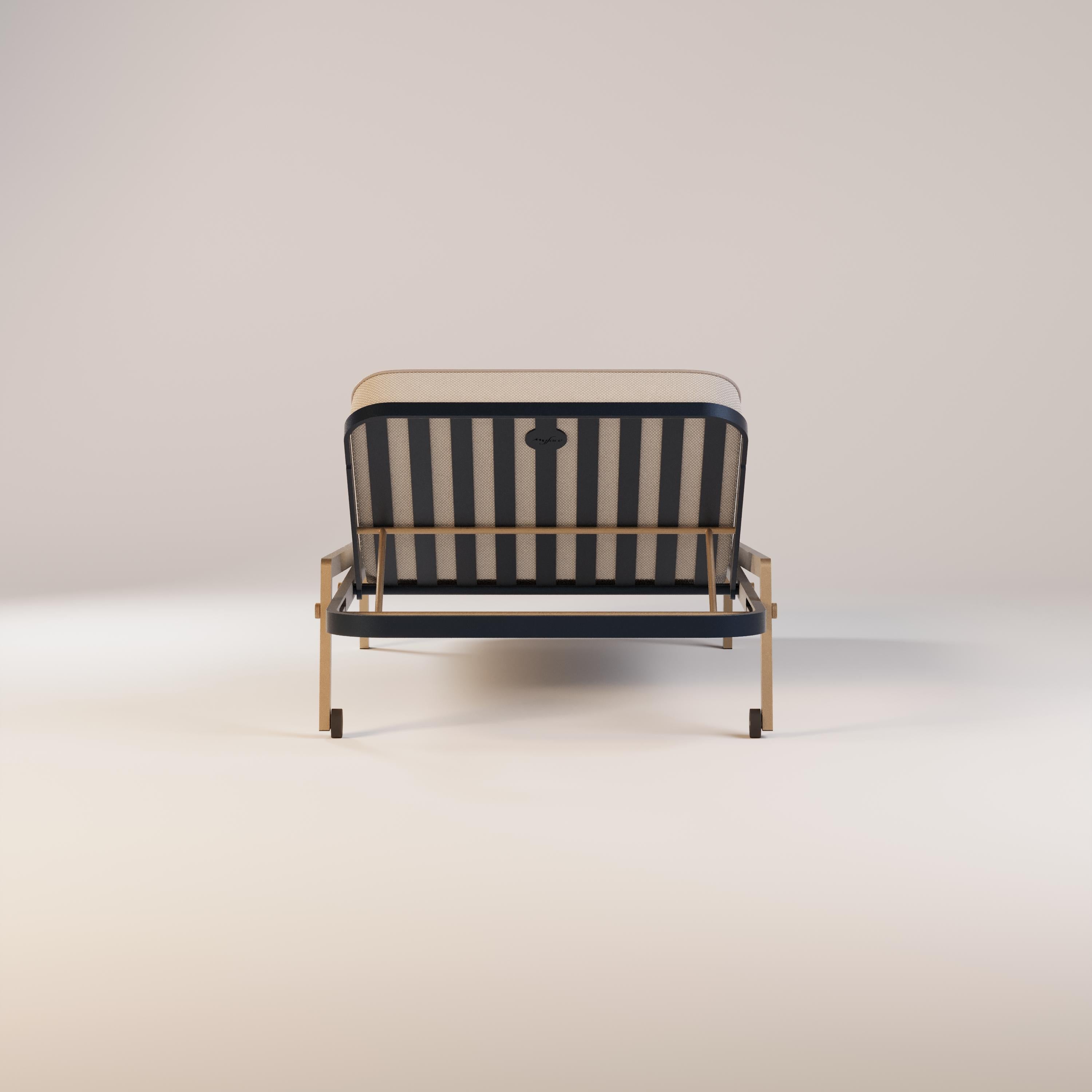 Bänder-Sonnenbank für draußen 

Das Ribbon Sunbed wurde aus hochwertigen MATERIALEN für unübertroffene Qualität und Langlebigkeit entwickelt. Es vereint Funktionalität und Eleganz und ist damit ein wahres Statement für Eleganz und Innovation. Sein