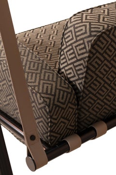 Outdoor-Schaukel mit Edelstahlstruktur und gemustertem Stoff