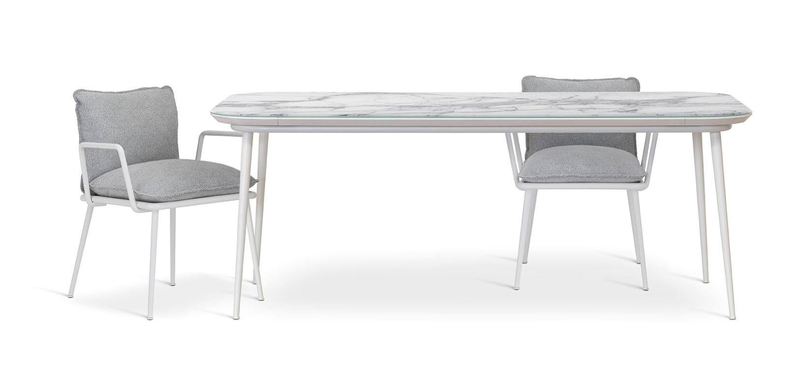 Outdoor-Tisch, Metall, konische Beine, matt lackierte Kunstglasplatte, anpassbar (Moderne) im Angebot