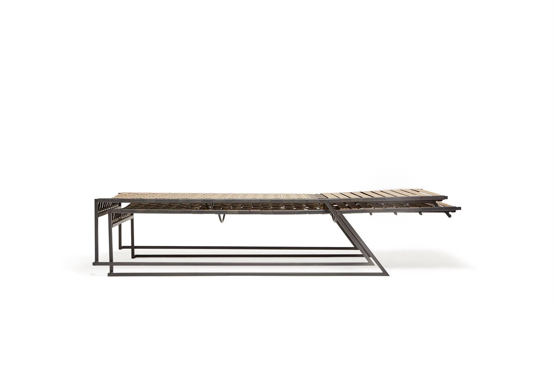 Chaise de piscine extérieure Tan et Charcoal en vente 2