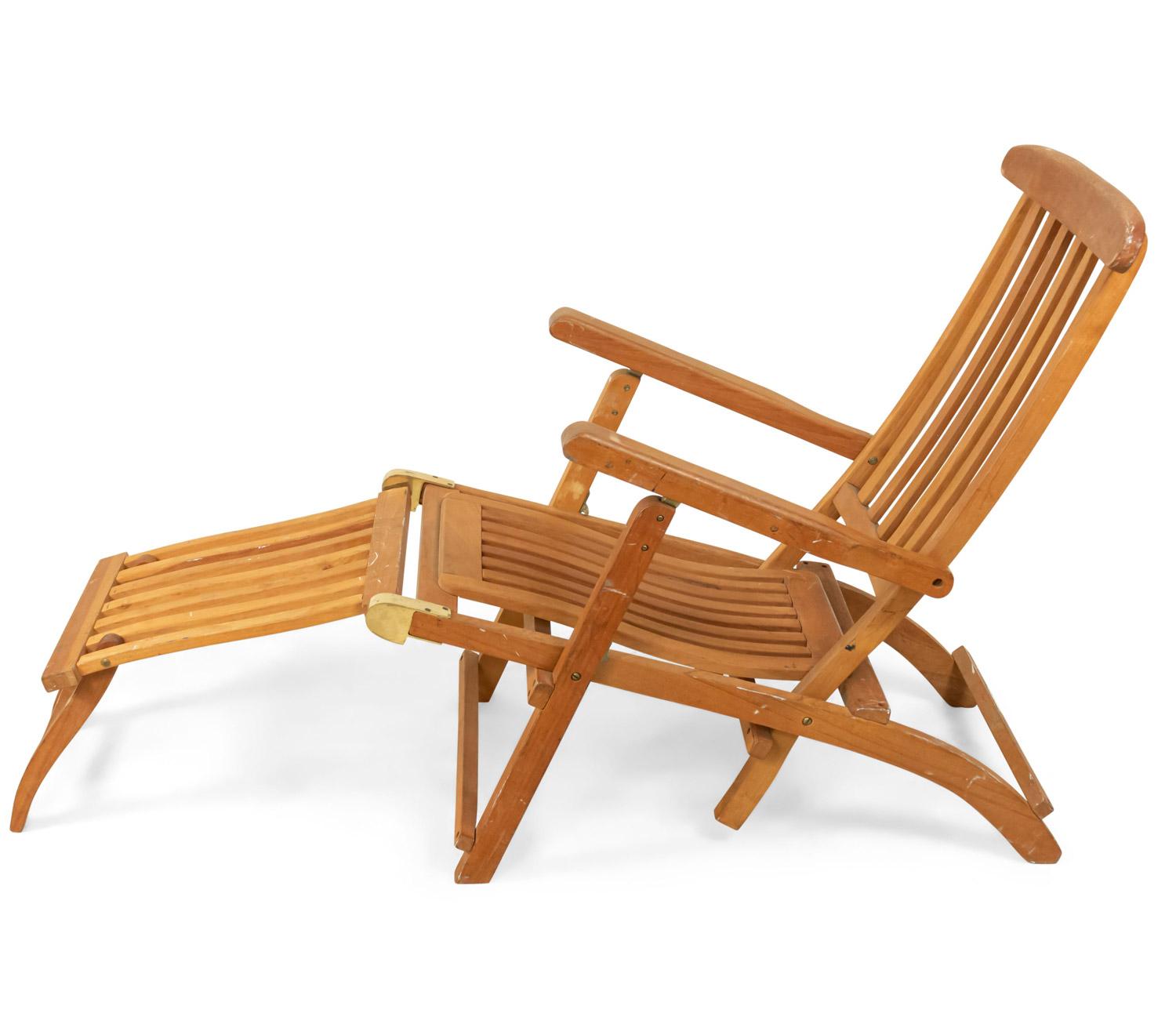 Outdoor Teak Folding Deck Chairs In Good Condition For Sale In Queens, NY