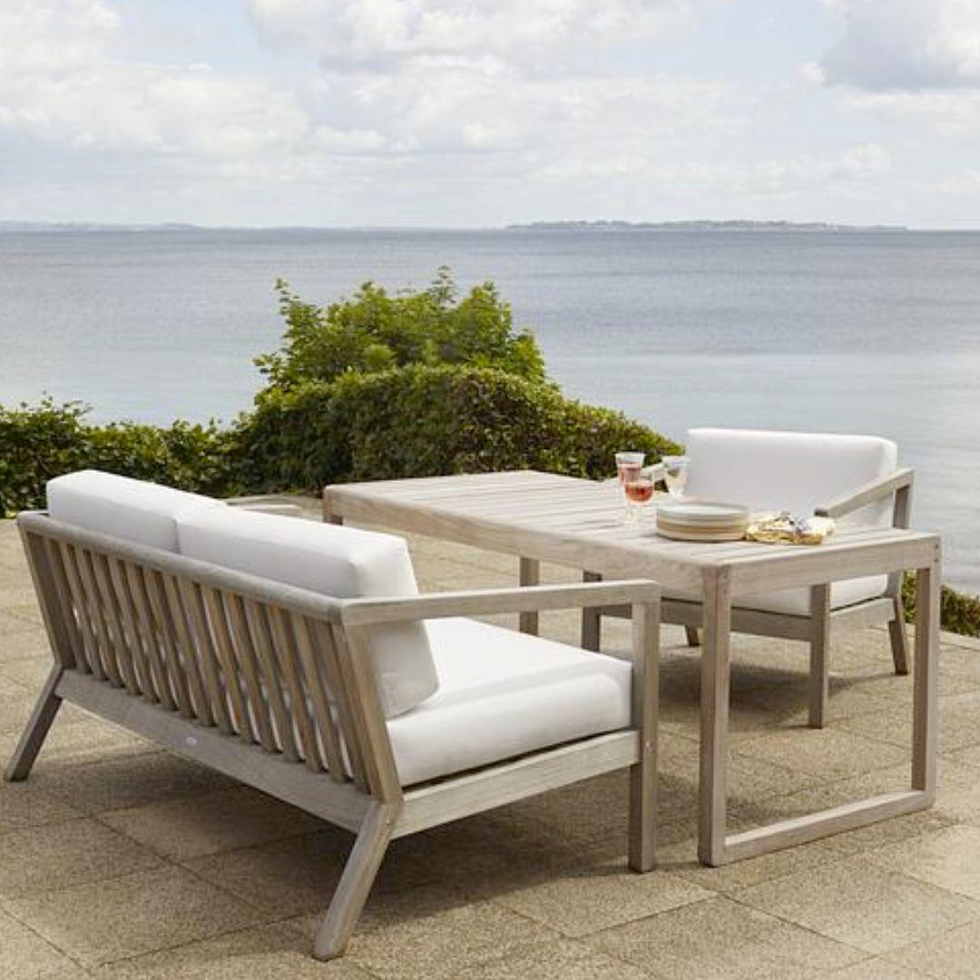 Mid-Century Modern Outdoor 'Virkelyst' 2-Seater Sofa in Teak and White Fabric for Skagerak For Sale