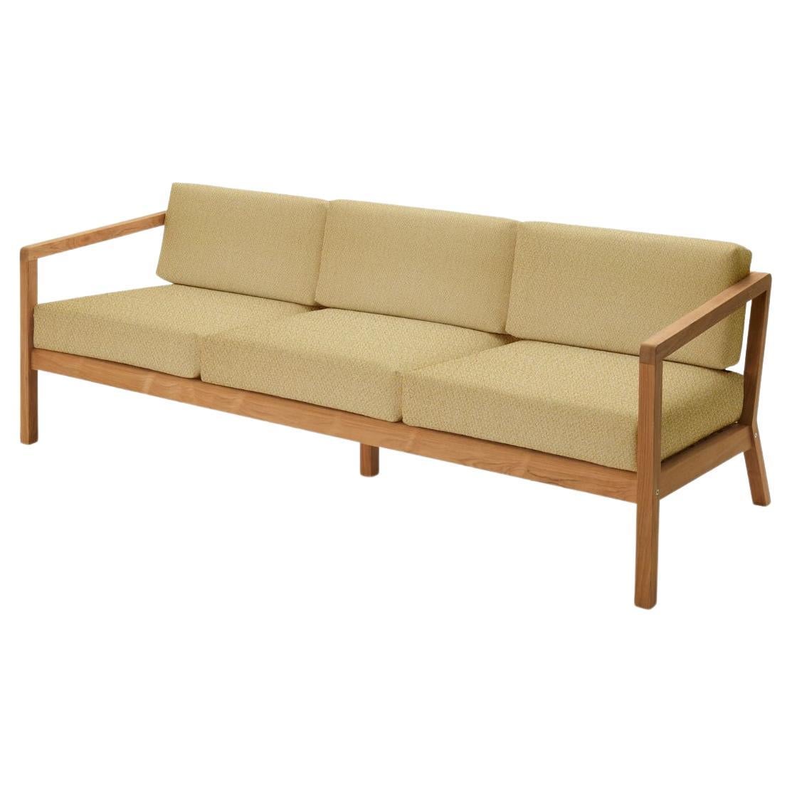 3-Sitzer-Sofa „Virkelyst“ aus Teakholz und honiggelbem Stoff für Skagerak