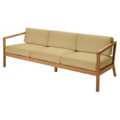 3-Sitzer-Sofa „Virkelyst“ aus Teakholz und honiggelbem Stoff für Skagerak