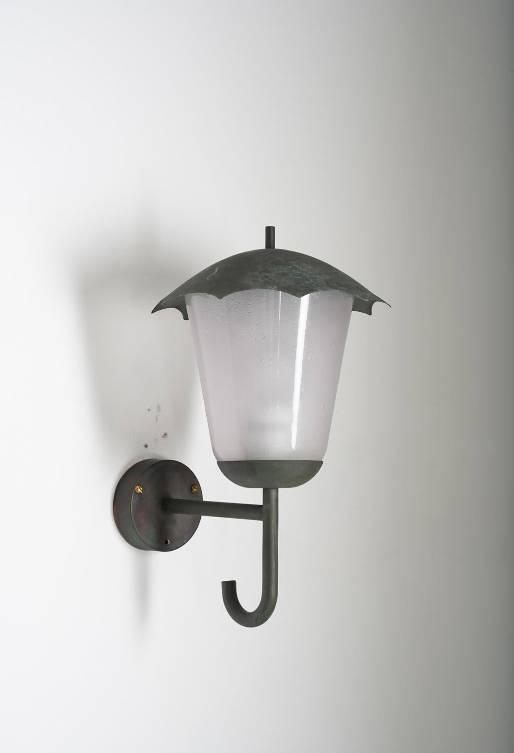 Rare outdoor wall lamp in copper and glass, manufactured in Sweden circa 1940. 
The playful design that reminds of an umbrella, combined with high-quality construction makes this lamp very attractive. 

Condition: Very good original condition
