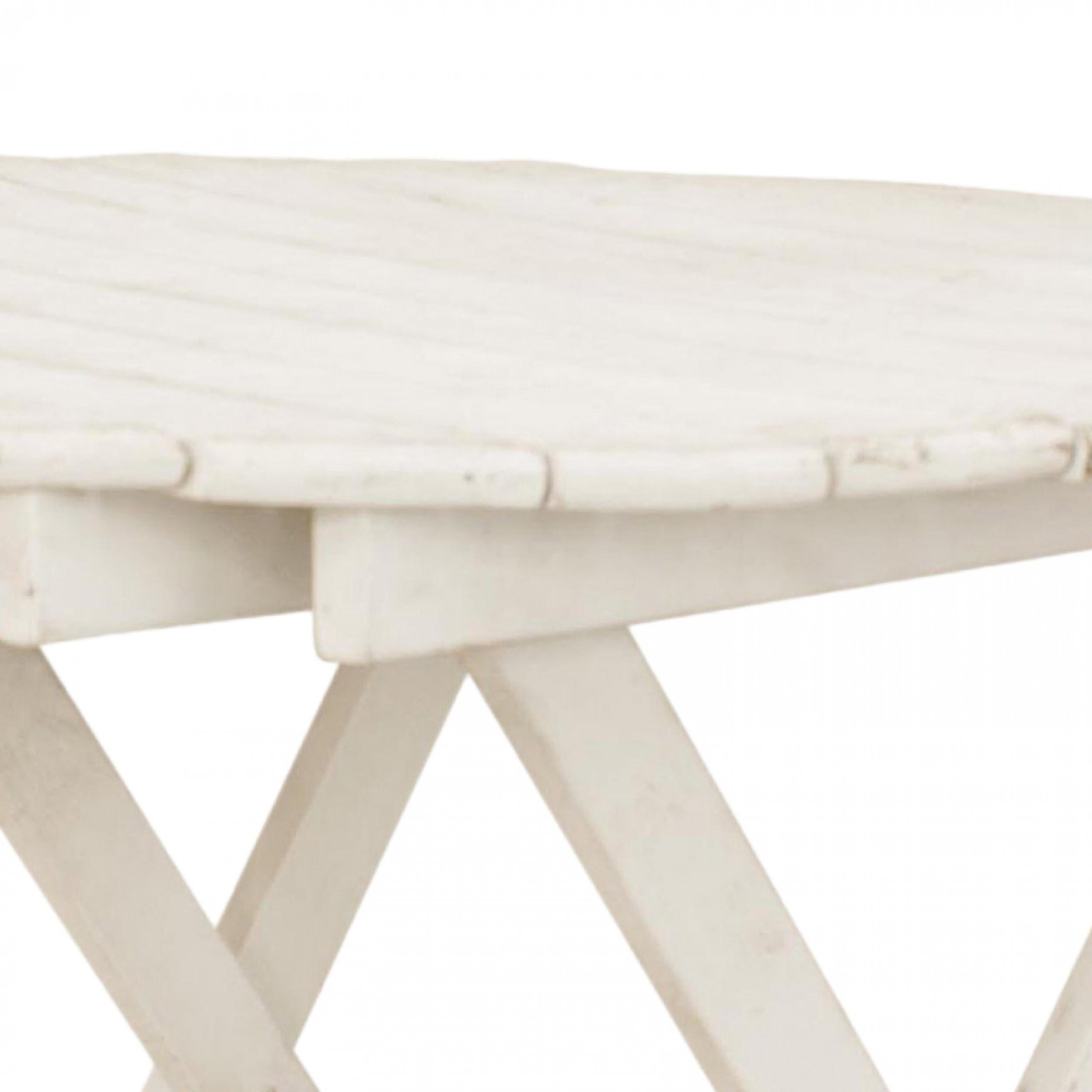 Table d'appoint d'extérieur ronde à plateau en lattes peintes en blanc, style café, avec base en bois pliante

Condit : Bon ; Usures dues à l'âge et à l'utilisation