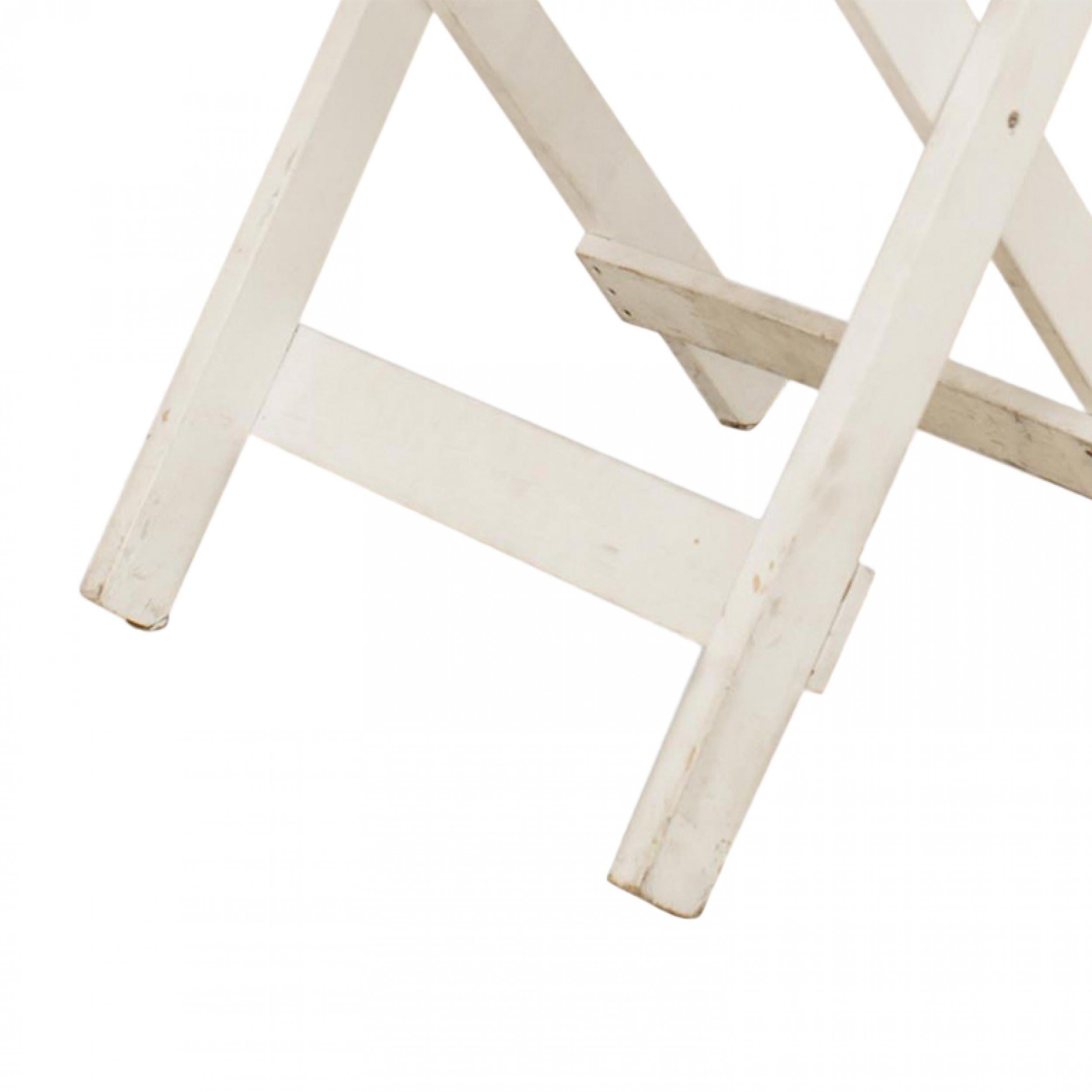Peint à la main Table de café peinte en blanc pour l'extérieur en vente