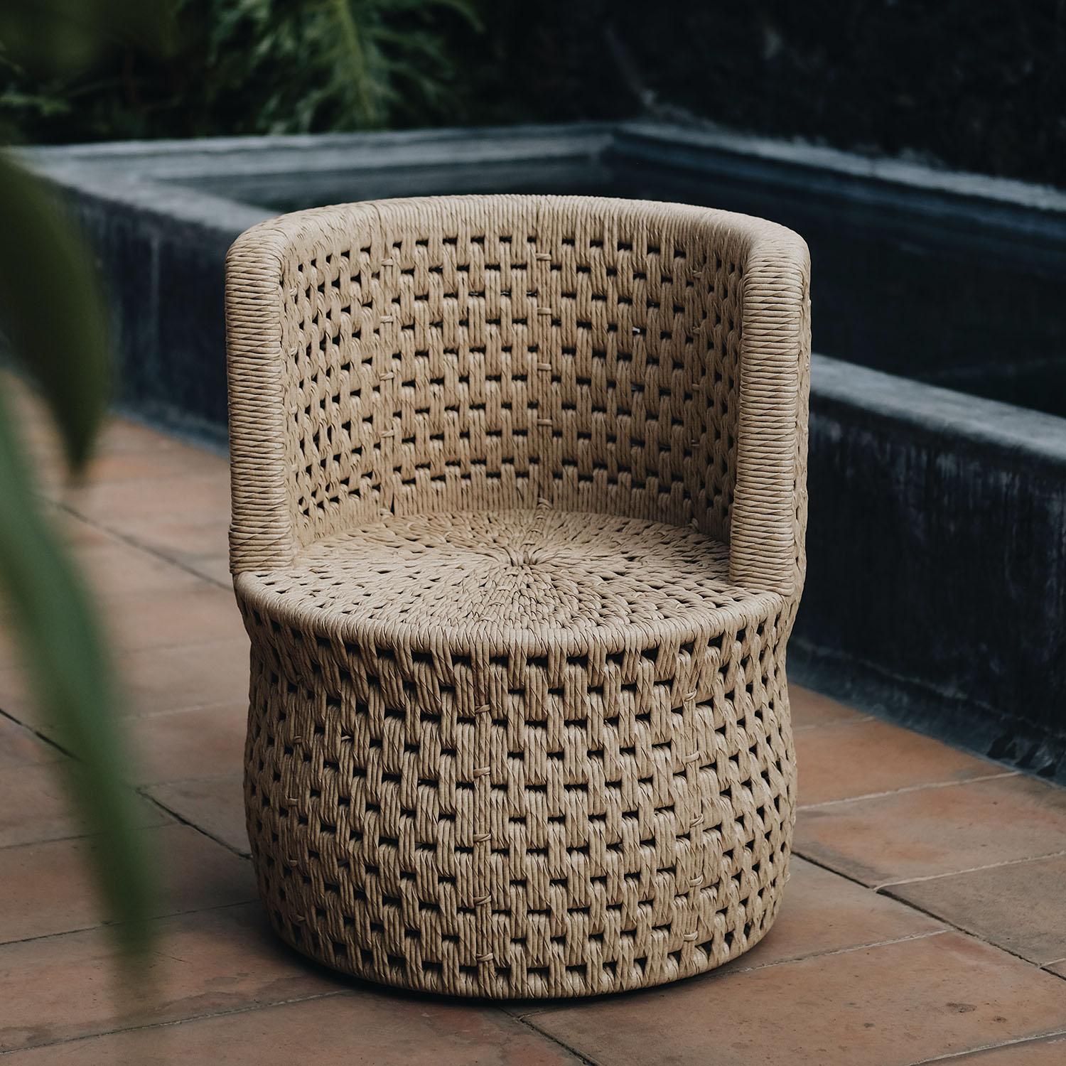 Silla de exterior tejida en resina by Luteca en venta 3