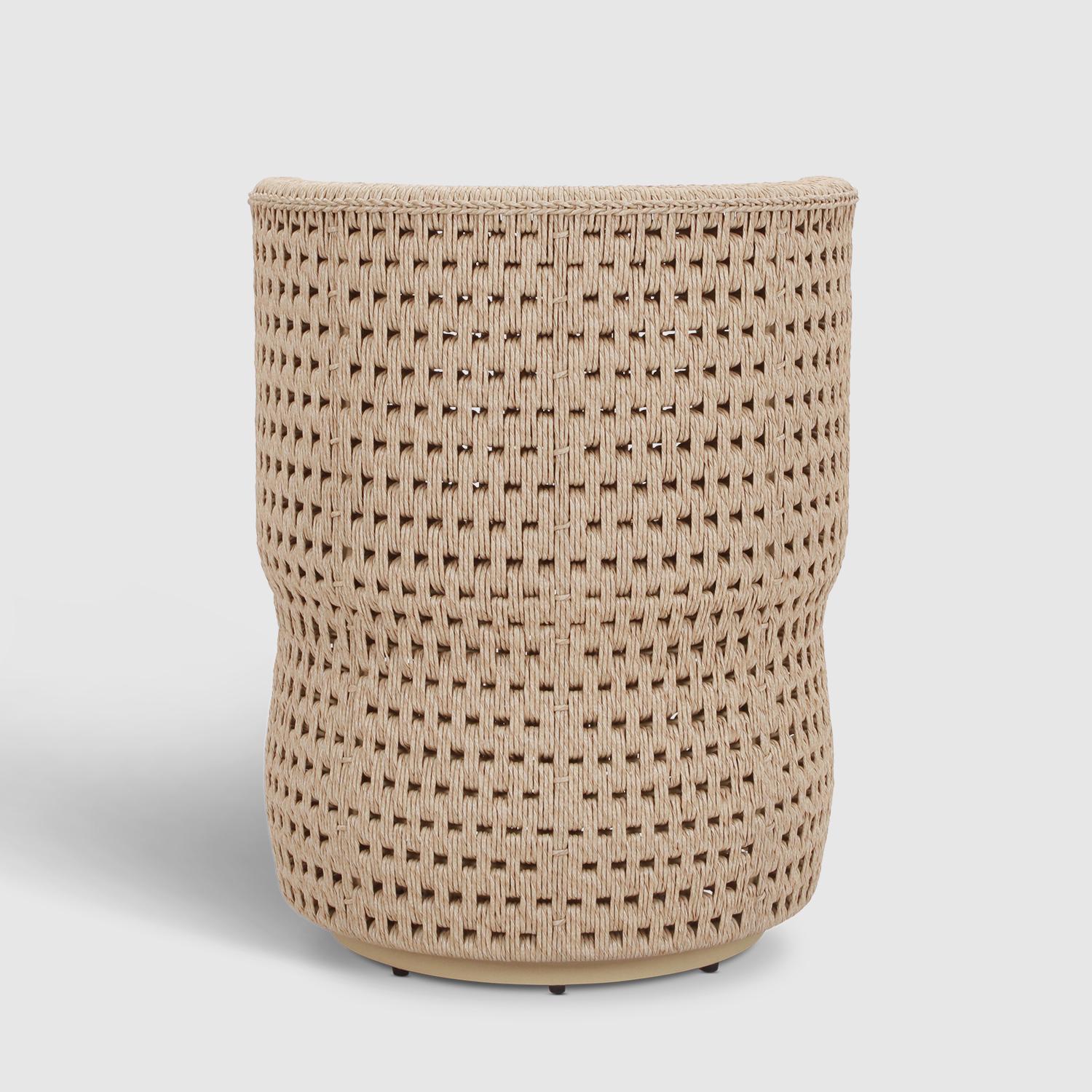 Silla de exterior tejida en resina by Luteca en Nuevo estado para la venta en New York, NY