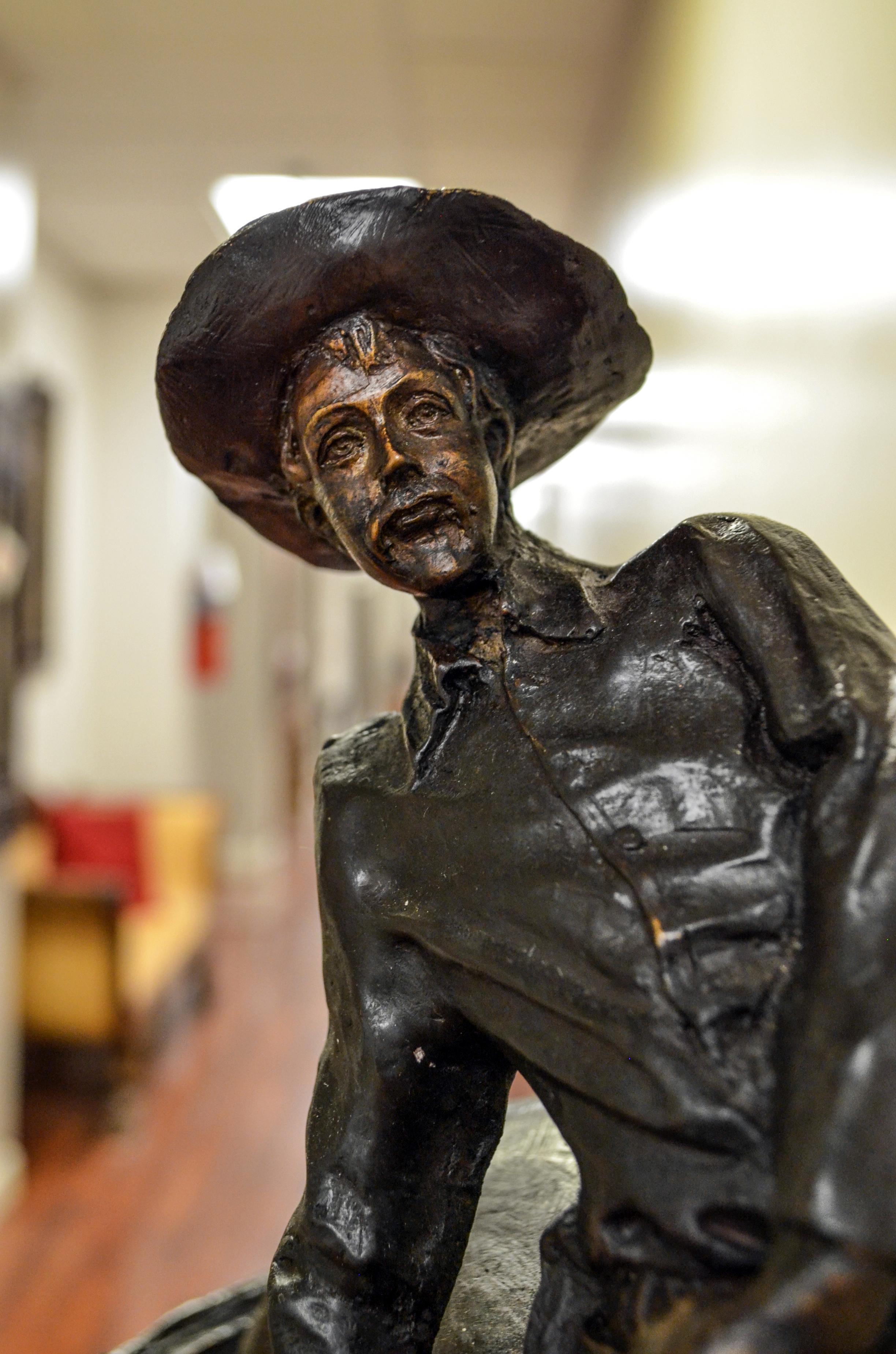20th Century Outlaw Cast Bronze Sculpture on Marble Base, after Frederic Remington For Sale