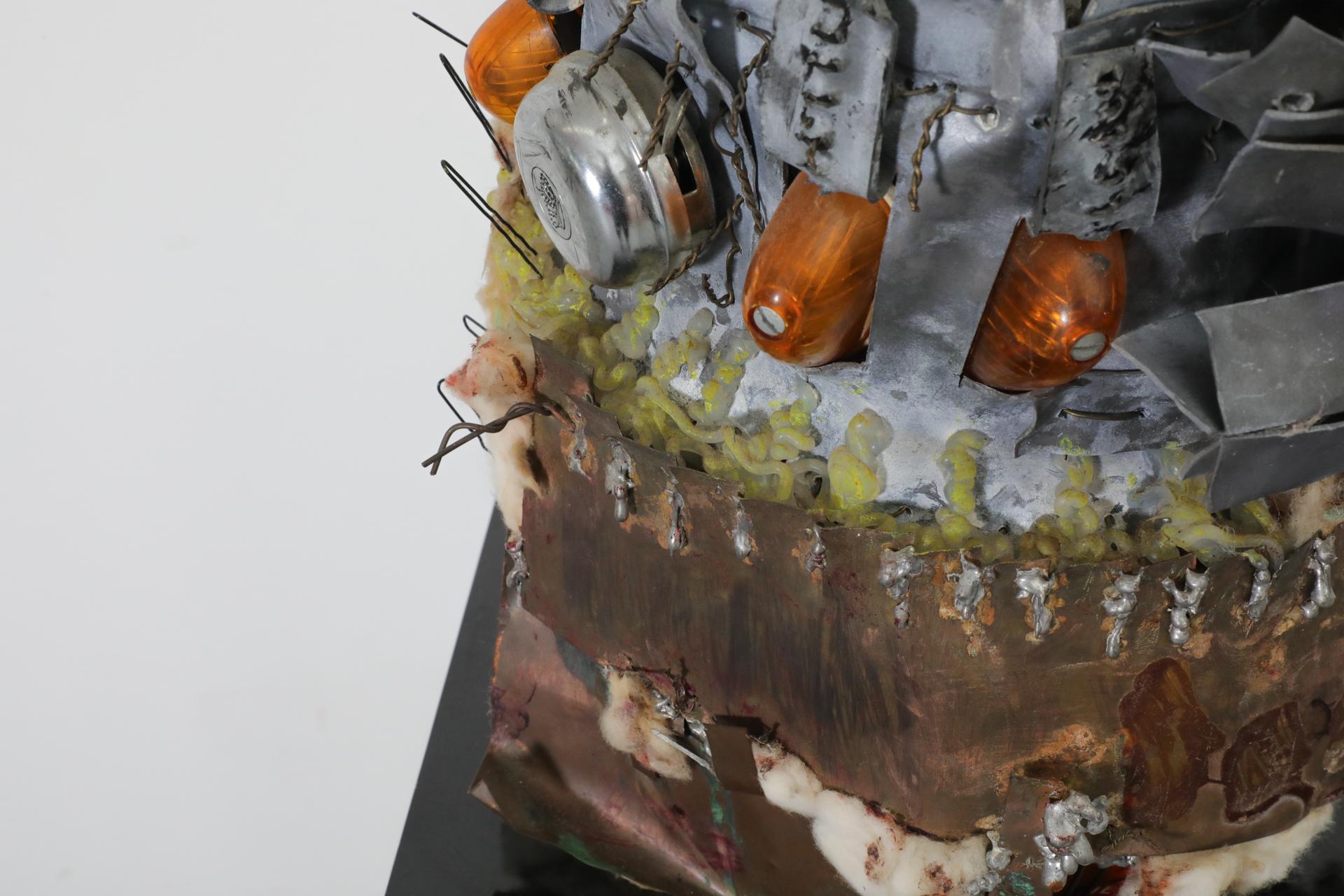 Arte Outsider Escultura Casco Kabuto en venta 10
