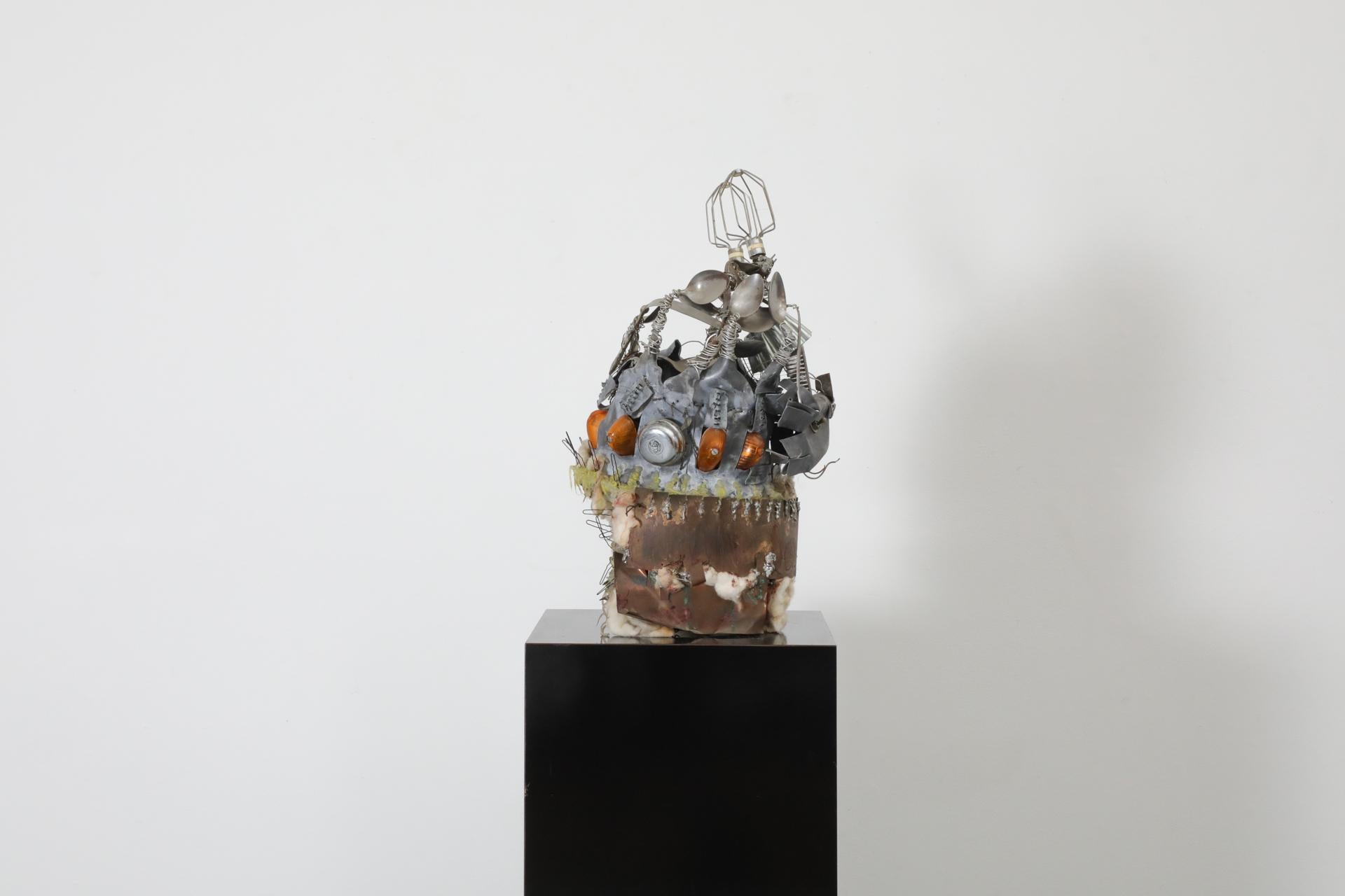 Arte Outsider Escultura Casco Kabuto Holandés en venta