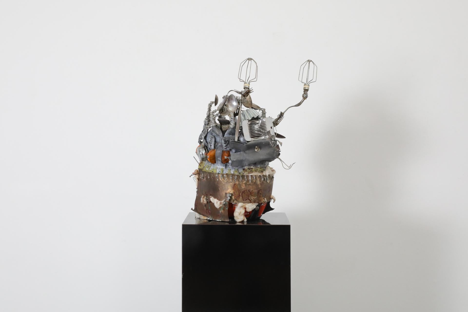 Arte Outsider Escultura Casco Kabuto en Bueno estado para la venta en Los Angeles, CA