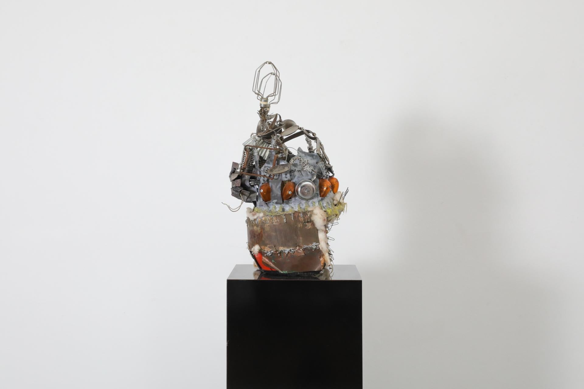 Arte Outsider Escultura Casco Kabuto Metal en venta