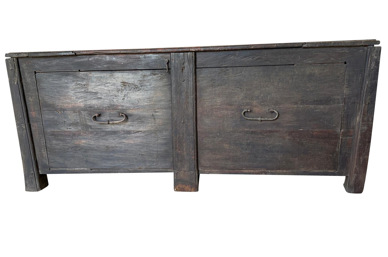 Outstanding 17th Century Italian Primitive Credenza In Good Condition For Sale In Round Top, TX