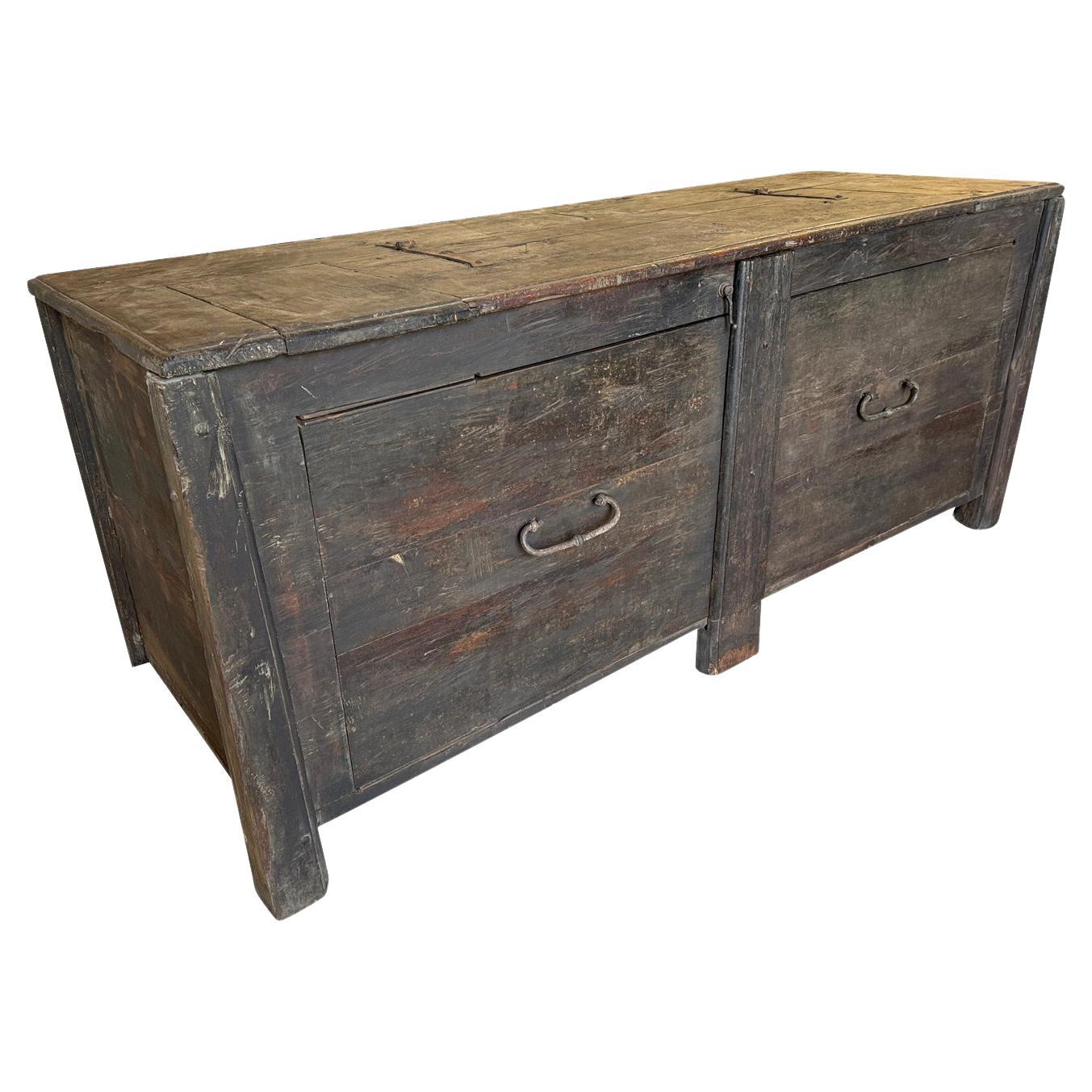 Excepcional Credenza Primitiva Italiana del Siglo XVII