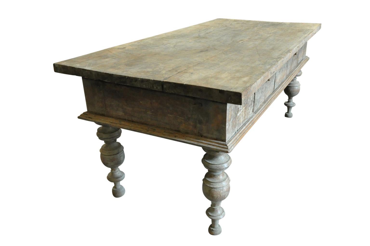 Walnut Outstanding 17th Century Italian Reflectoire Table
