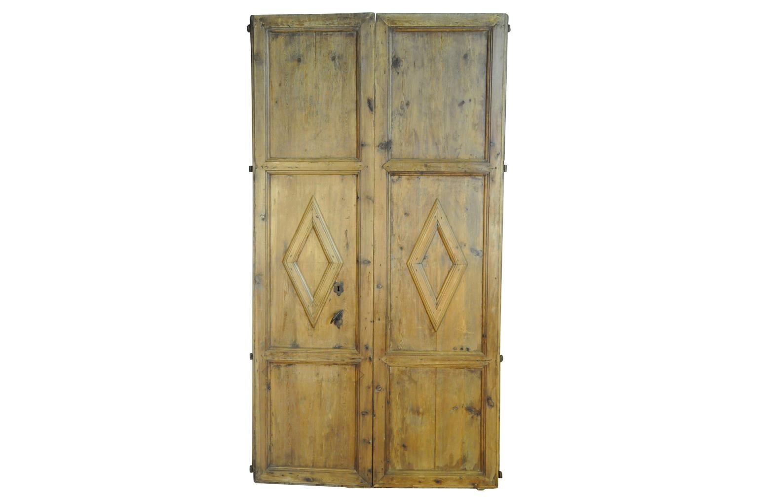 Hervorragende spanische Türen aus dem 17. Jahrhundert im Zustand „Gut“ in Atlanta, GA