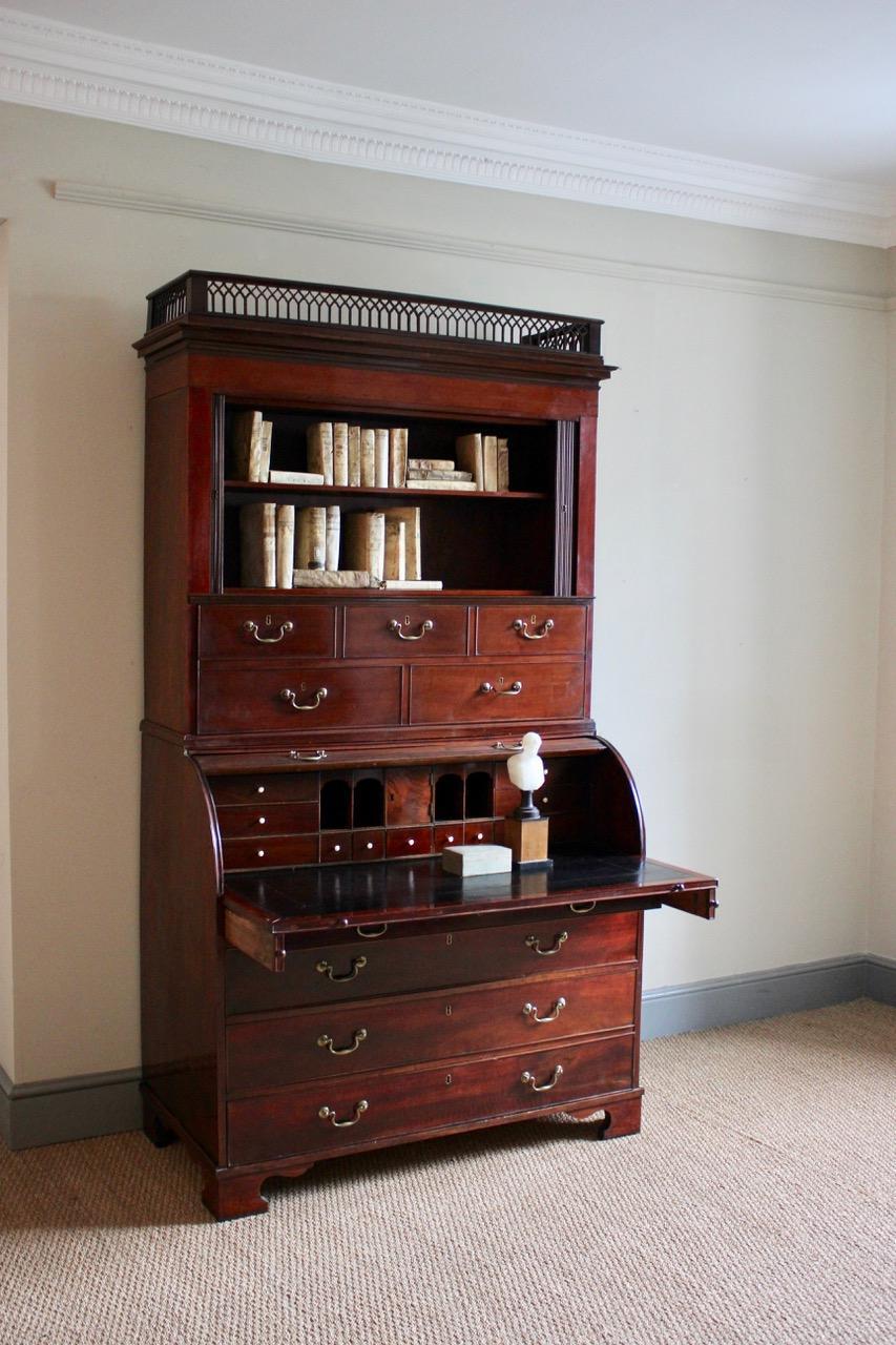 Outstanding 18th Century Danish Louis XVI Mahogany Bureau In Excellent Condition In Gloucestershire, GB