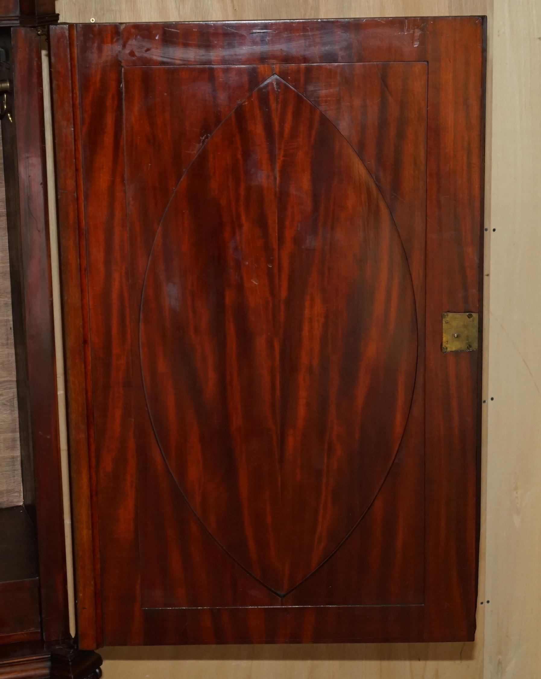 OUTSTANDING 18TH CENTURY ANTIQUE 1760 THOMAS CHIPPENDALE WARDROBE LiNEN PRESS For Sale 9
