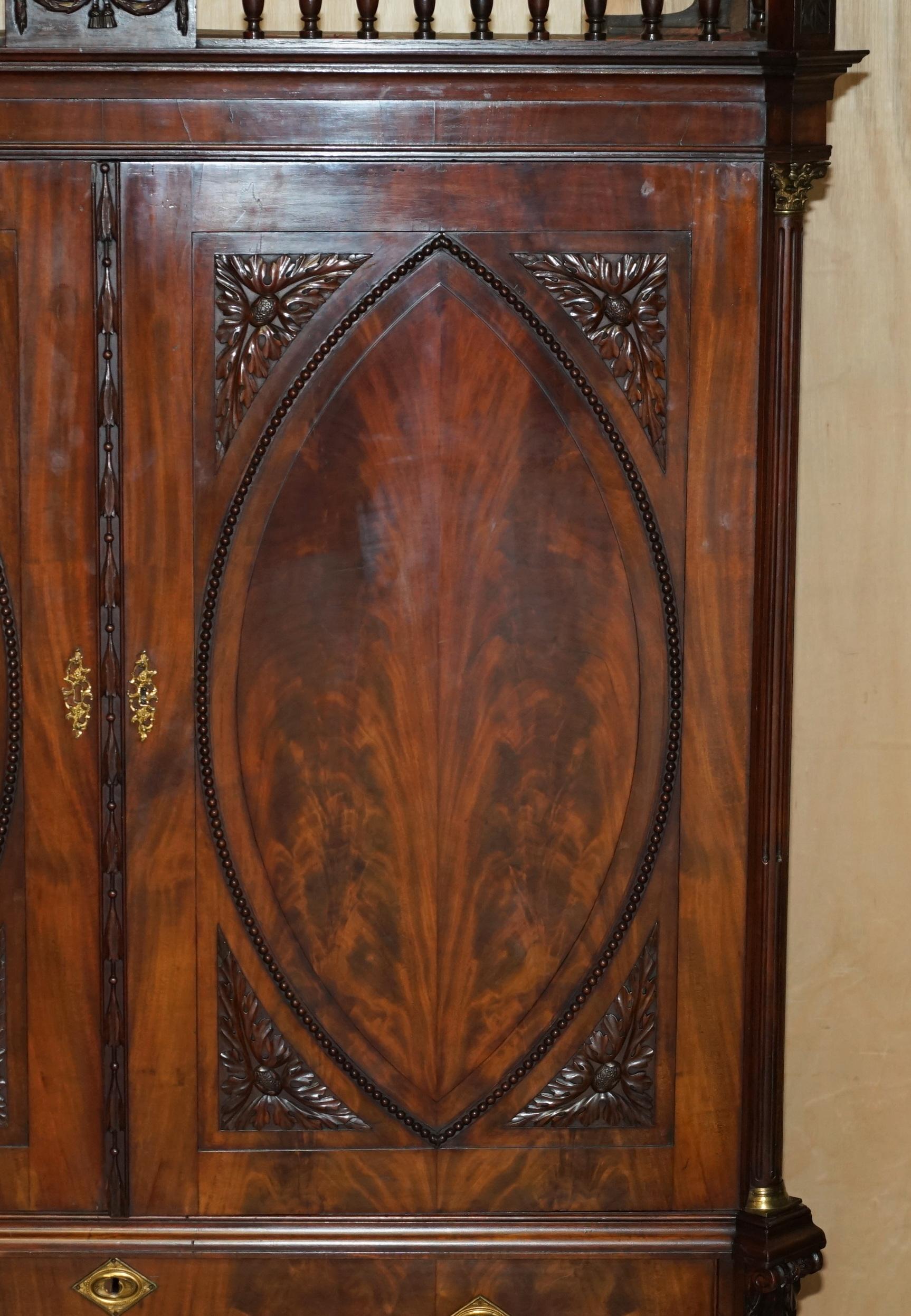 Mid-18th Century OUTSTANDING 18TH CENTURY ANTIQUE 1760 THOMAS CHIPPENDALE WARDROBE LiNEN PRESS For Sale