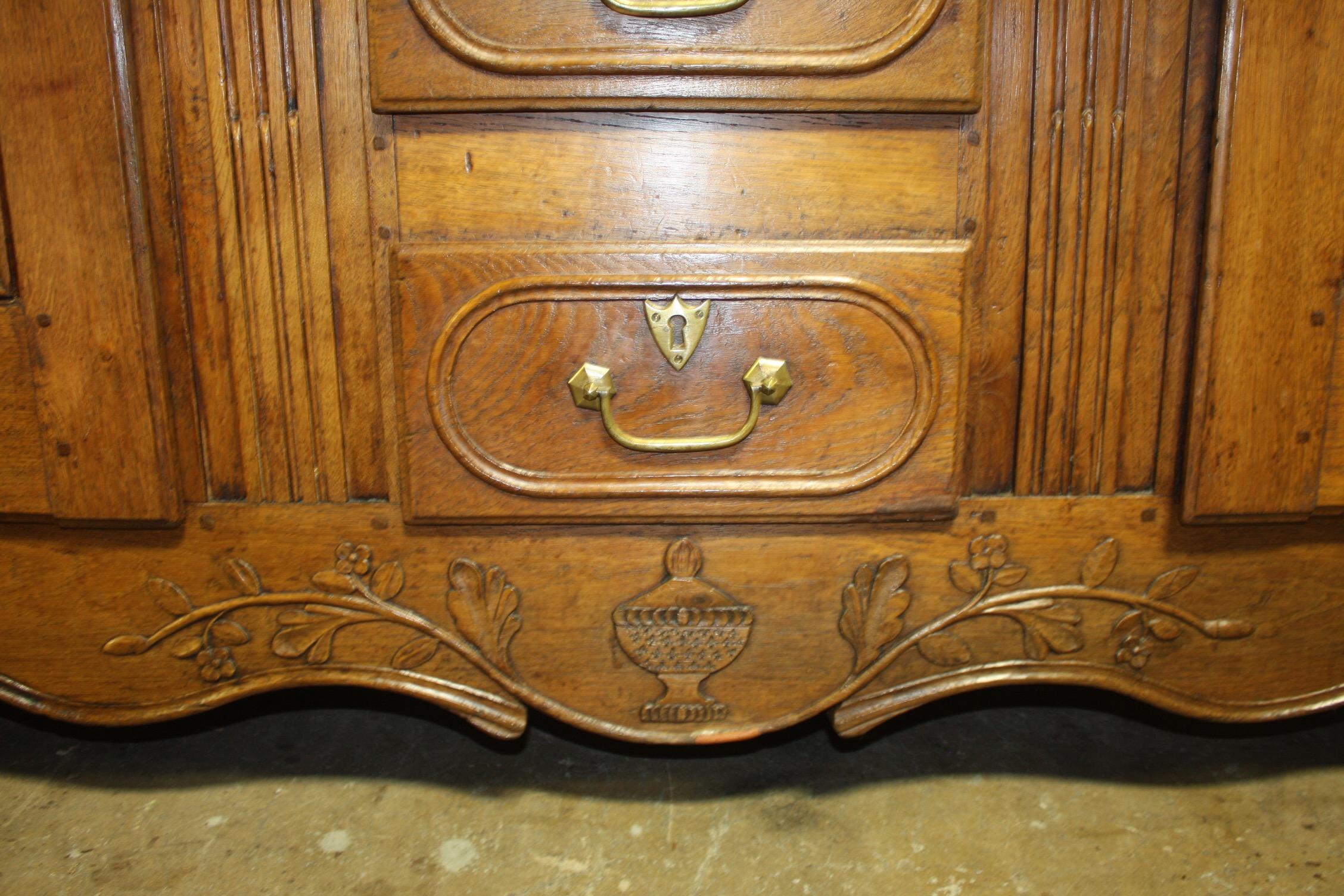 Outstanding 18th Century French Hutch 7