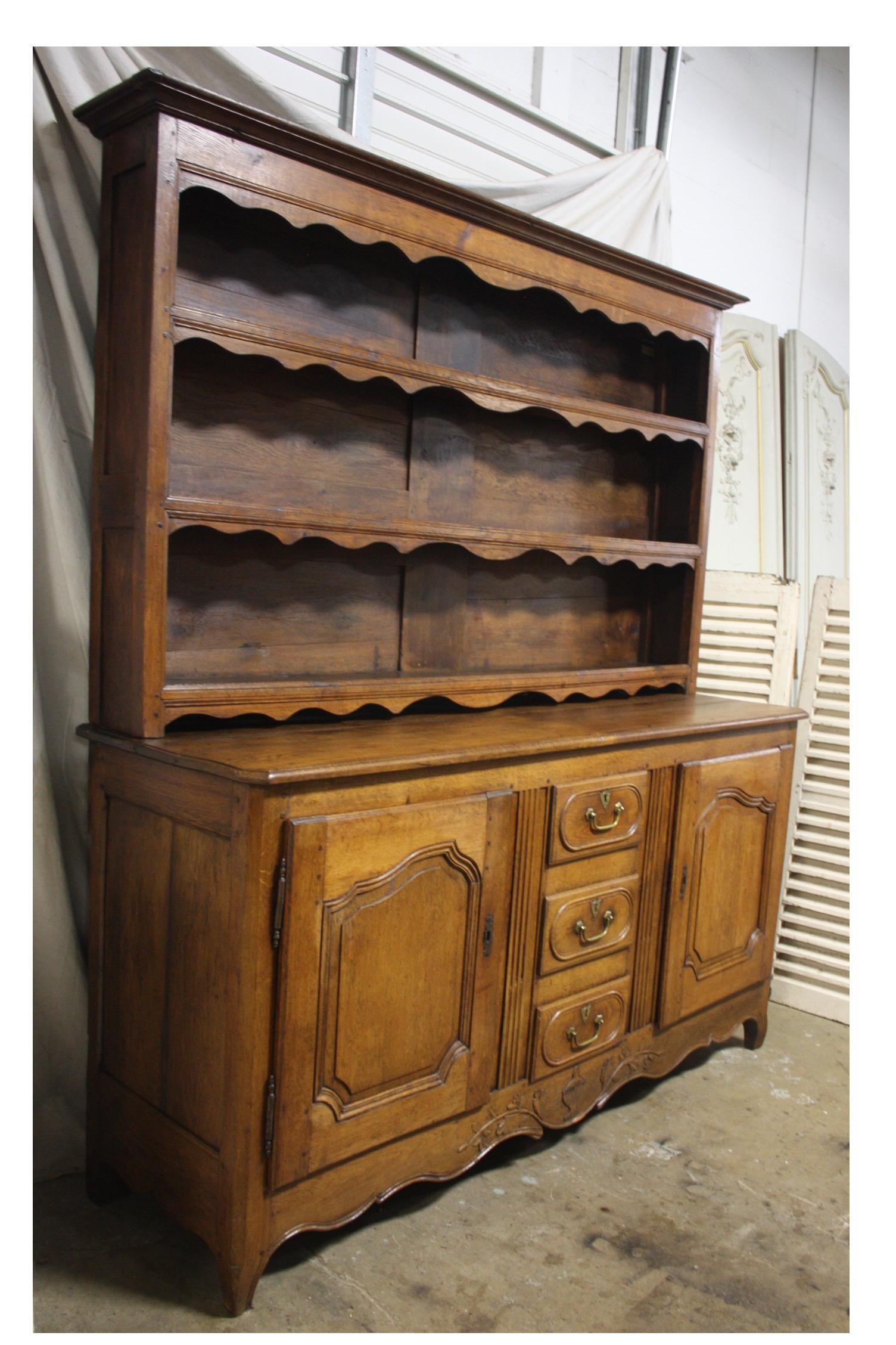 Outstanding 18th Century French Hutch In Good Condition In Stockbridge, GA
