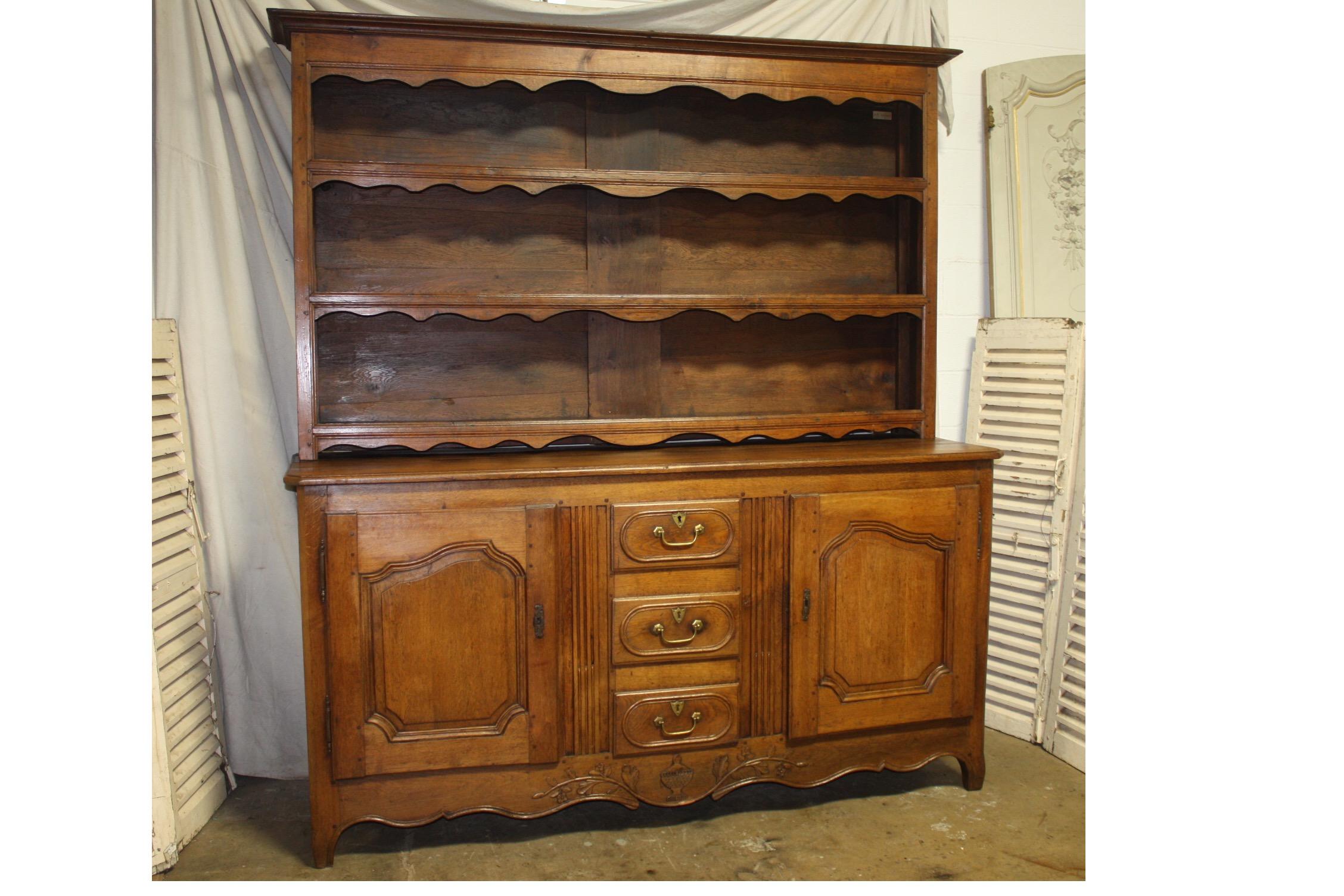 Outstanding 18th Century French Hutch 1