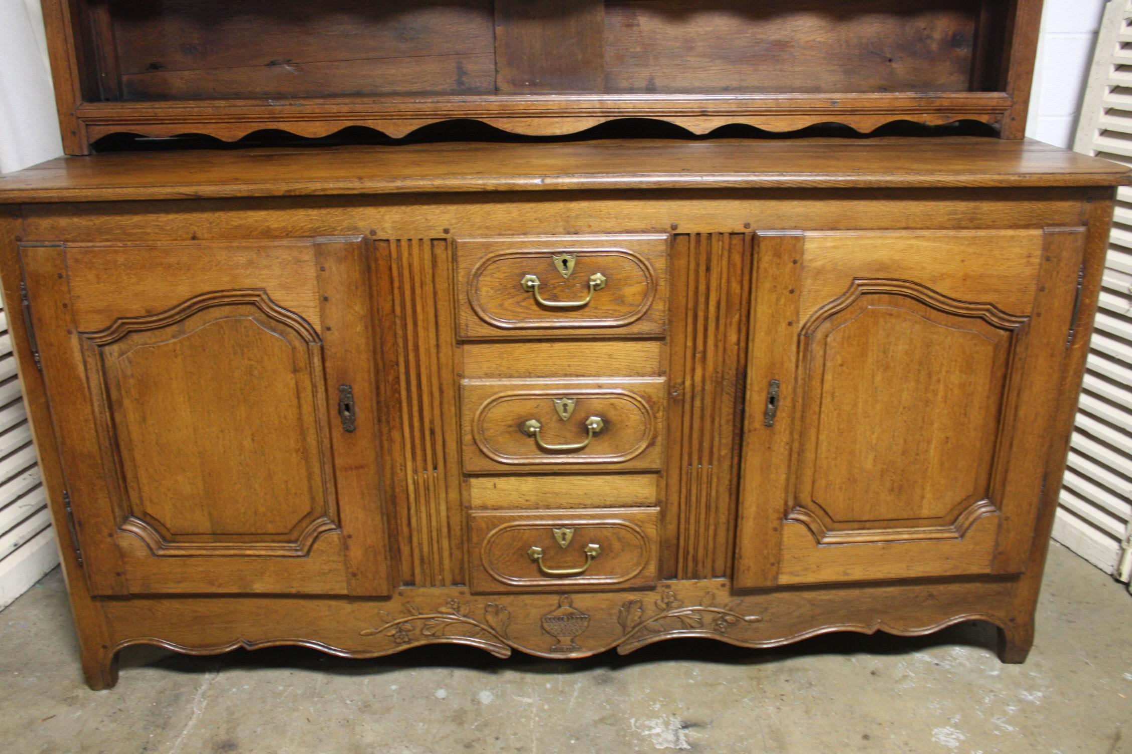 Outstanding 18th Century French Hutch 2