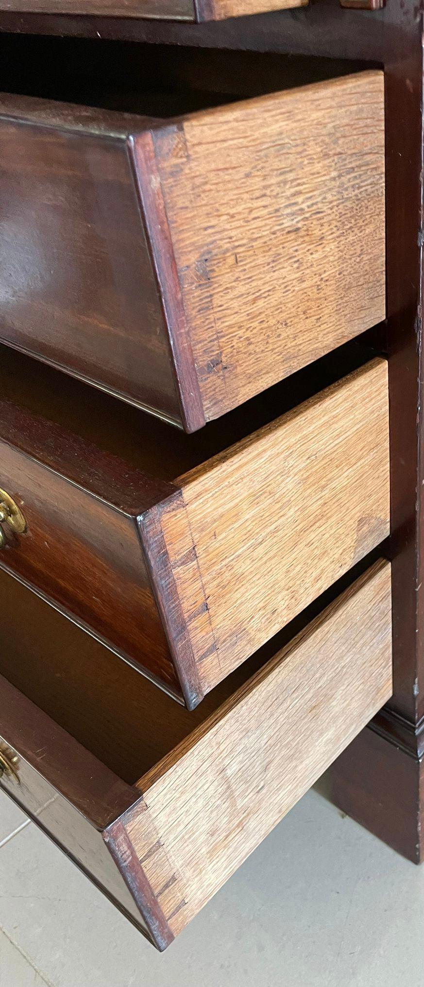Extraordinario buró antiguo de caoba de calidad Jorge III del siglo XVIII en venta 4