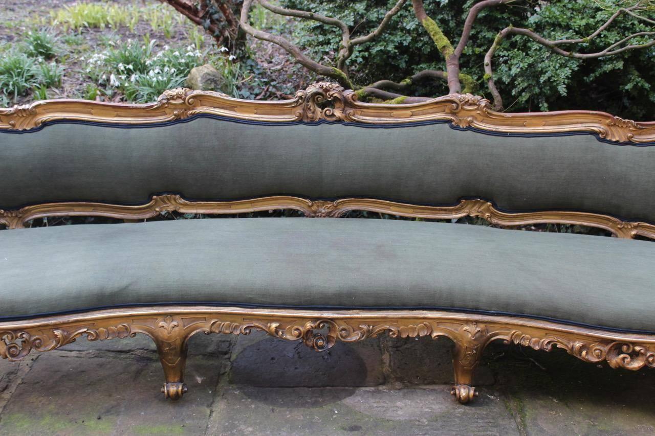 Outstanding 19th Century Italian Carved Giltwood Sofa In Good Condition In Gloucestershire, GB