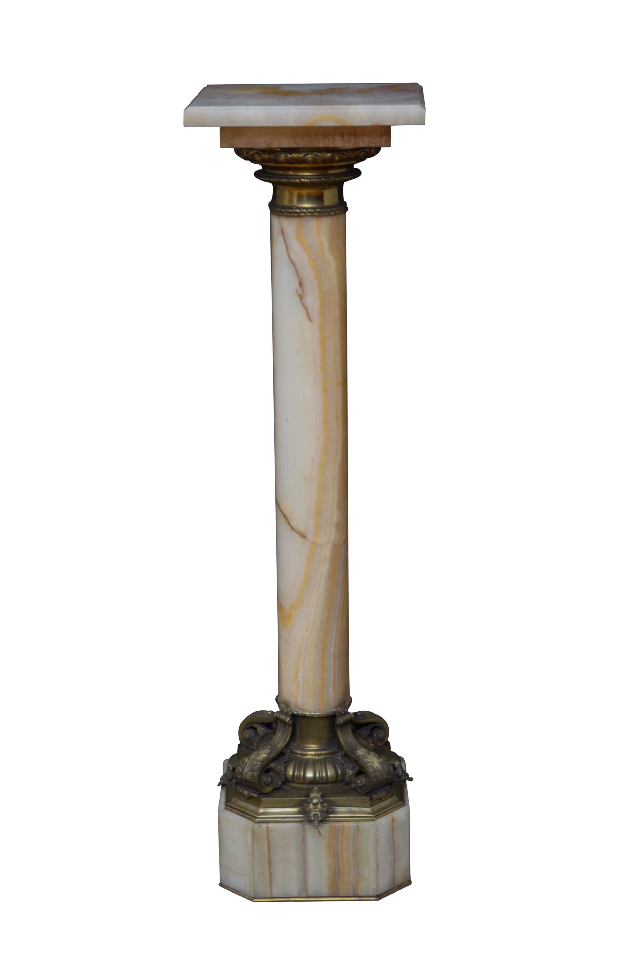 Outstanding 19th Century Onyx Column In Good Condition For Sale In Whaley Bridge, GB