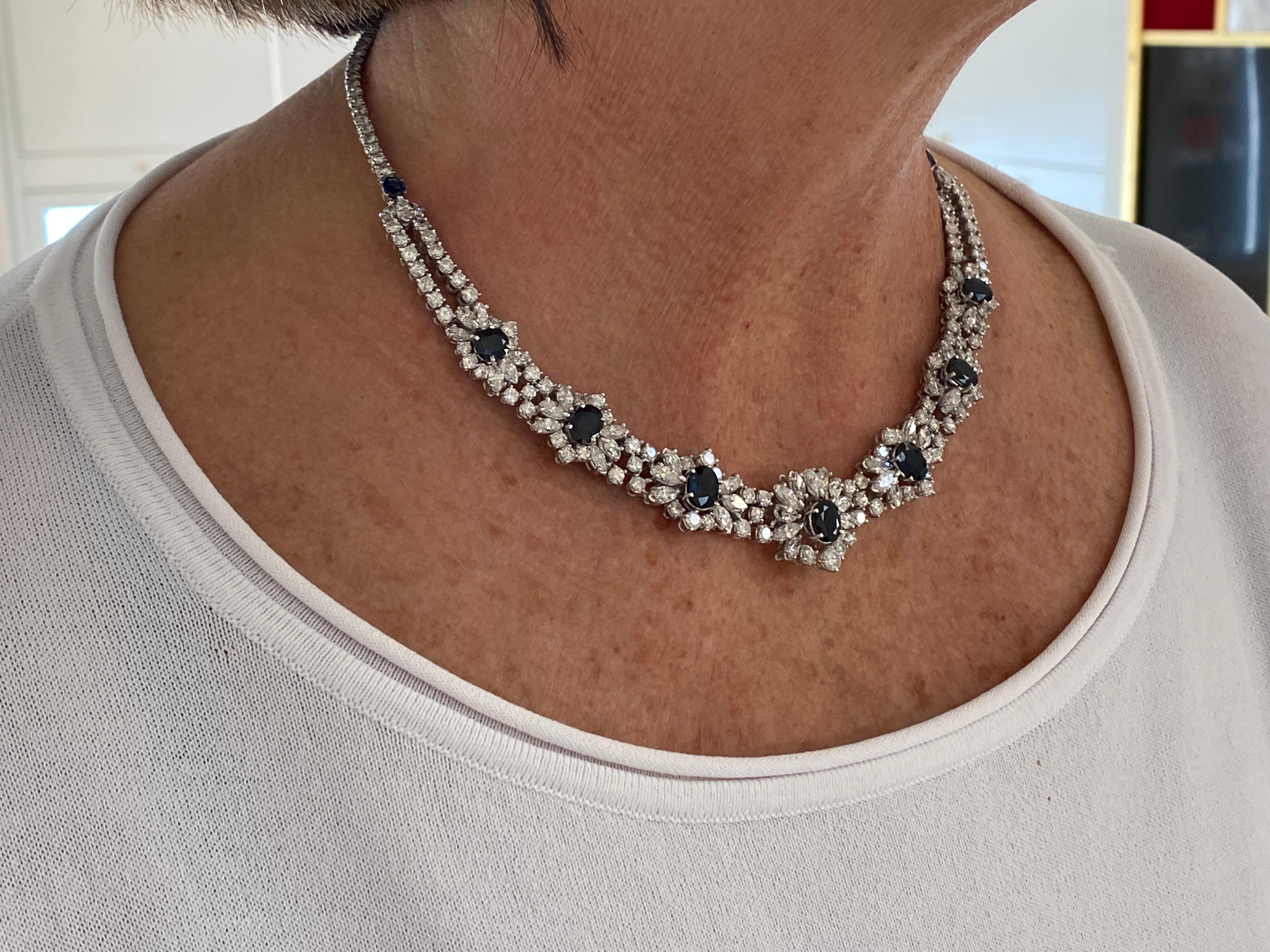Hervorragende AIG 18Kt Halskette mit 22,01 Karat weißen Diamanten und 10,40 Karat blauen Saphiren im Zustand „Neu“ in Bergamo, BG