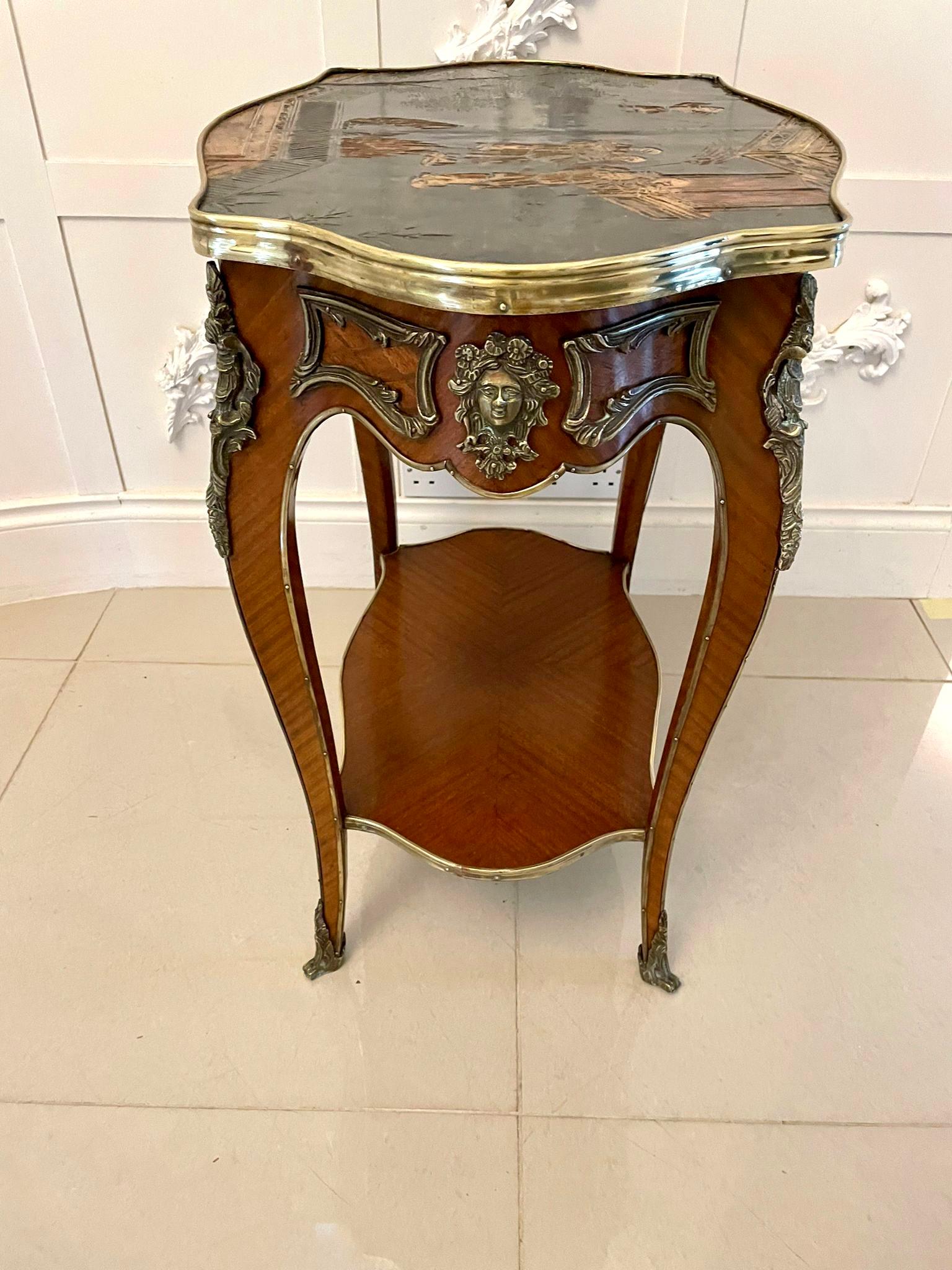 Fin du XIXe siècle Table centrale française d'antiquités exceptionnelle en bois de violette et ornementation de bronze doré, autoportante en vente